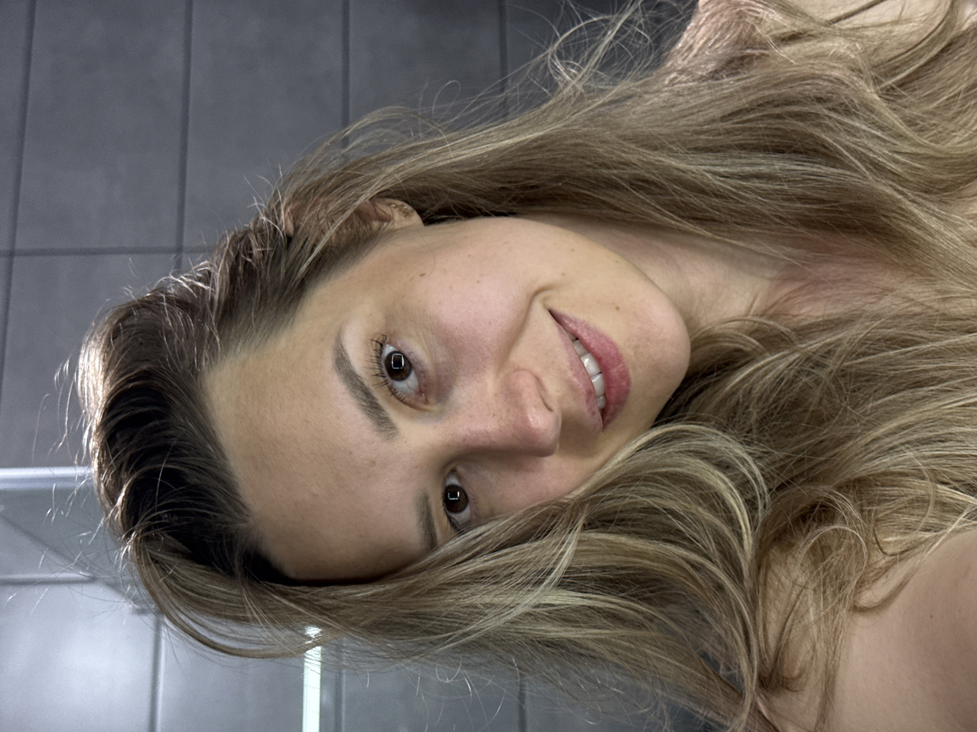 Woman photographed in portrait session in Chaikovsky, Russia