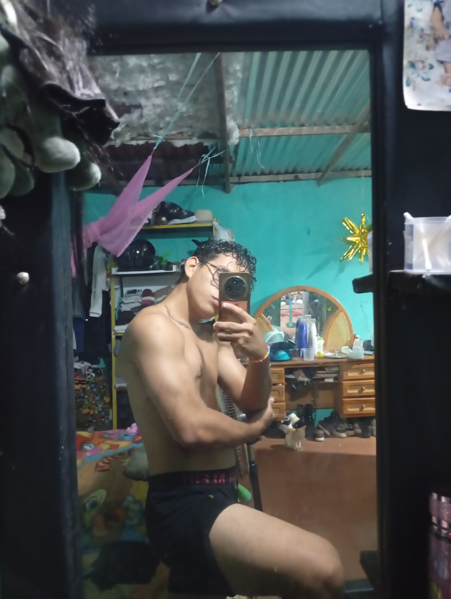 Late-night selfie session documented in Altagracia, Venezuela bedroom