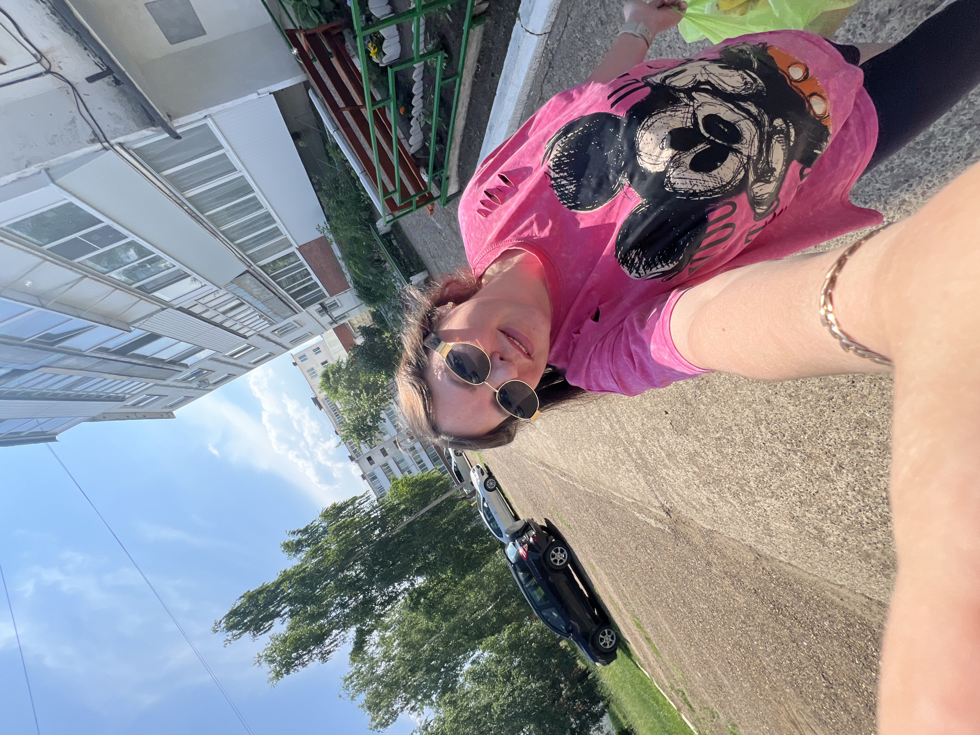 Family day in Noviy: selfies, sandbox play, sunny afternoon