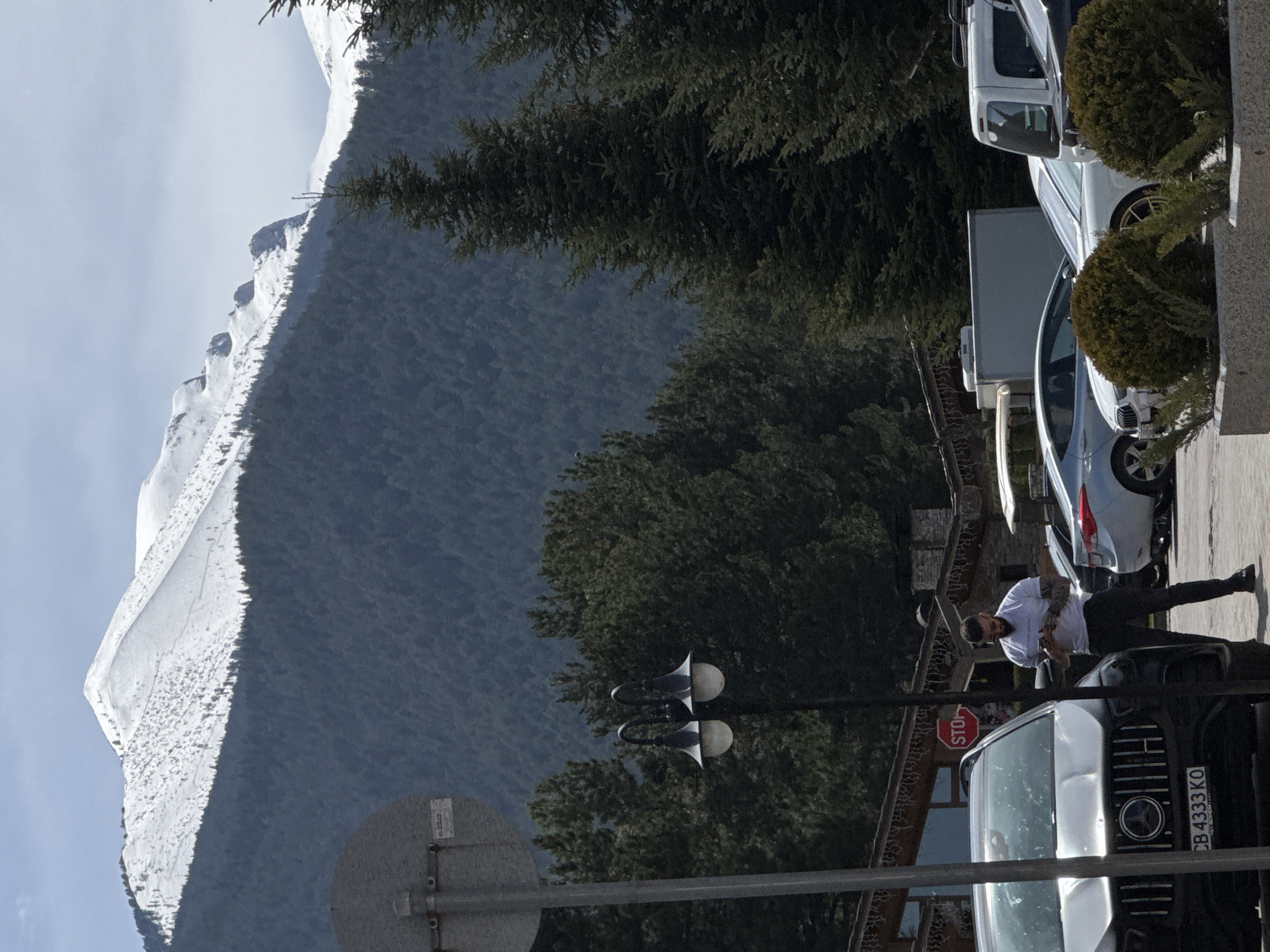 White Porsche spotted in Bulgarian mountain resort town