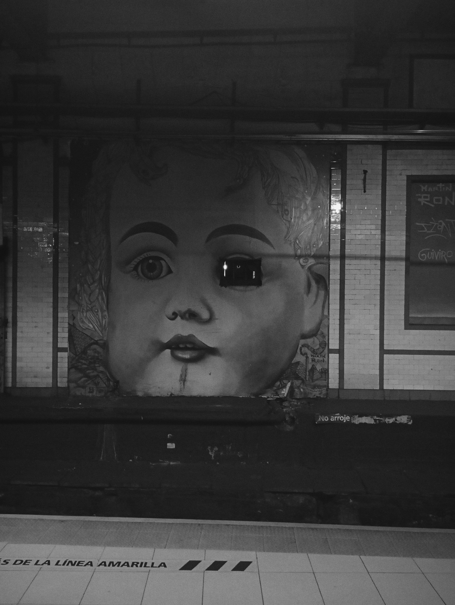 Unknown witness documents Buenos Aires subway system across multiple stations