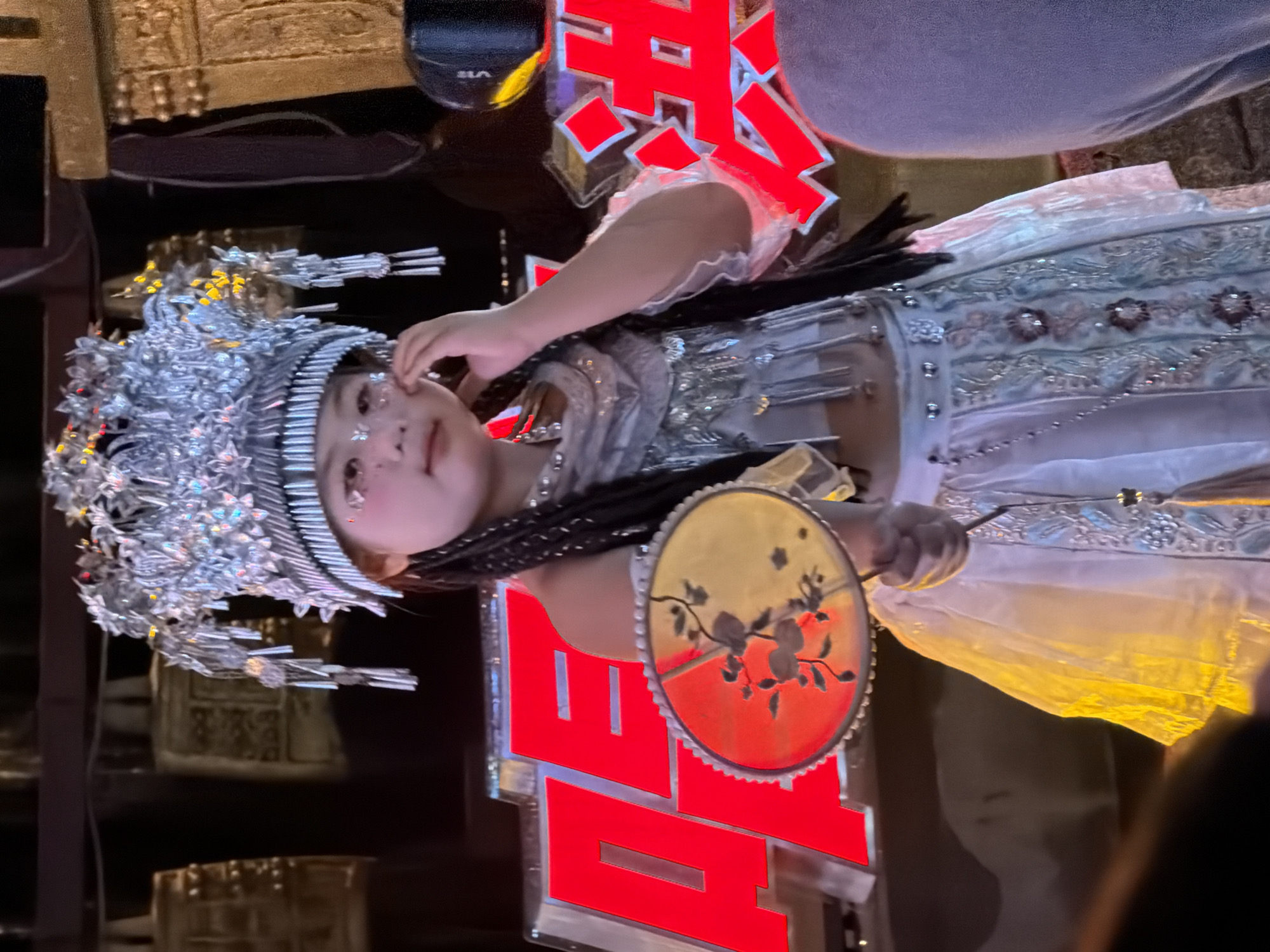 Traditional costume culture on display in Chongqing's Yuzhong District