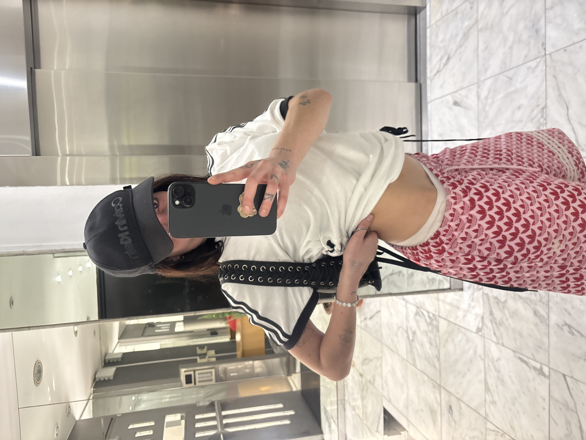 Person Takes Elevator Selfies in Buenos Aires Building