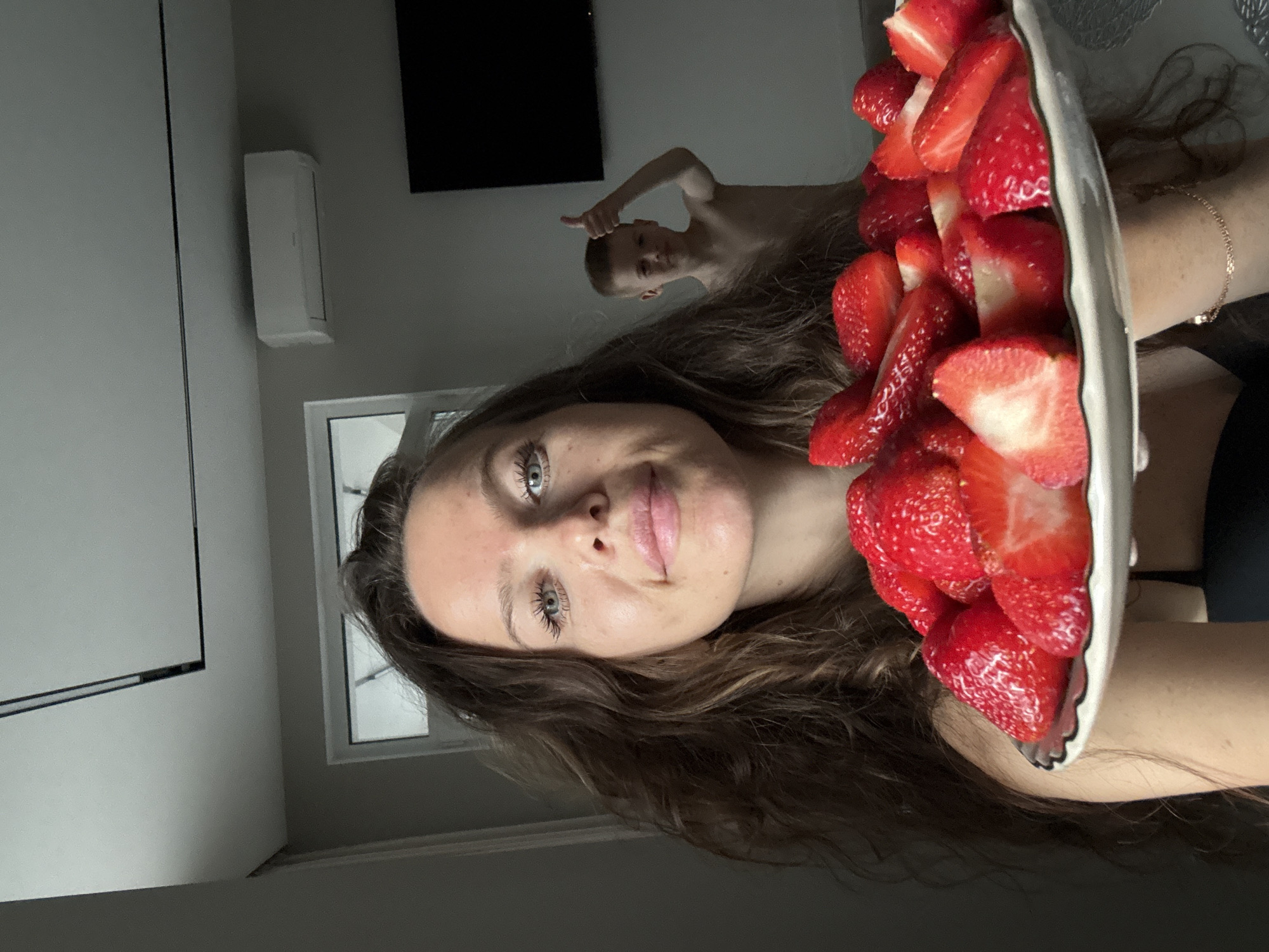 Relaxed home afternoon in Dolgoprudny with fruit and casual photos
