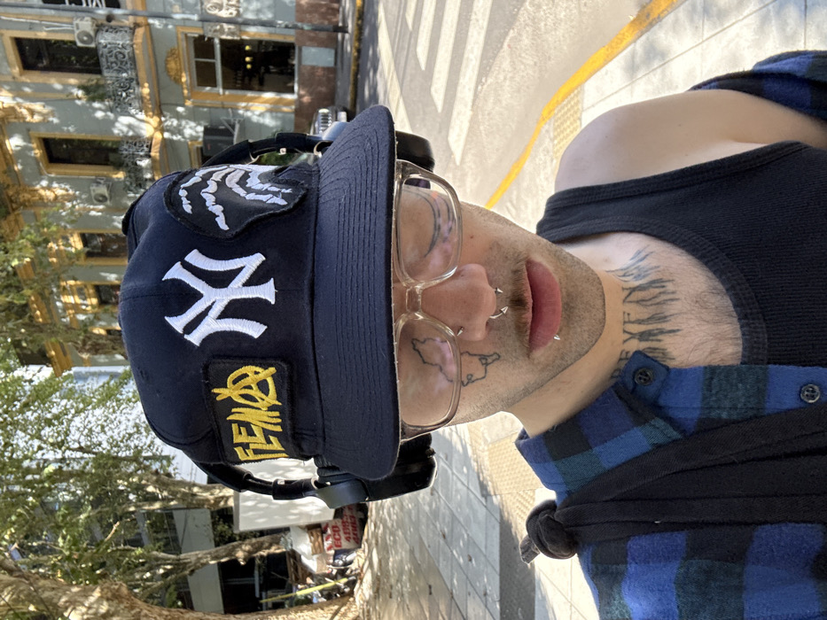 Yankees fan spotted with patched cap in Buenos Aires
