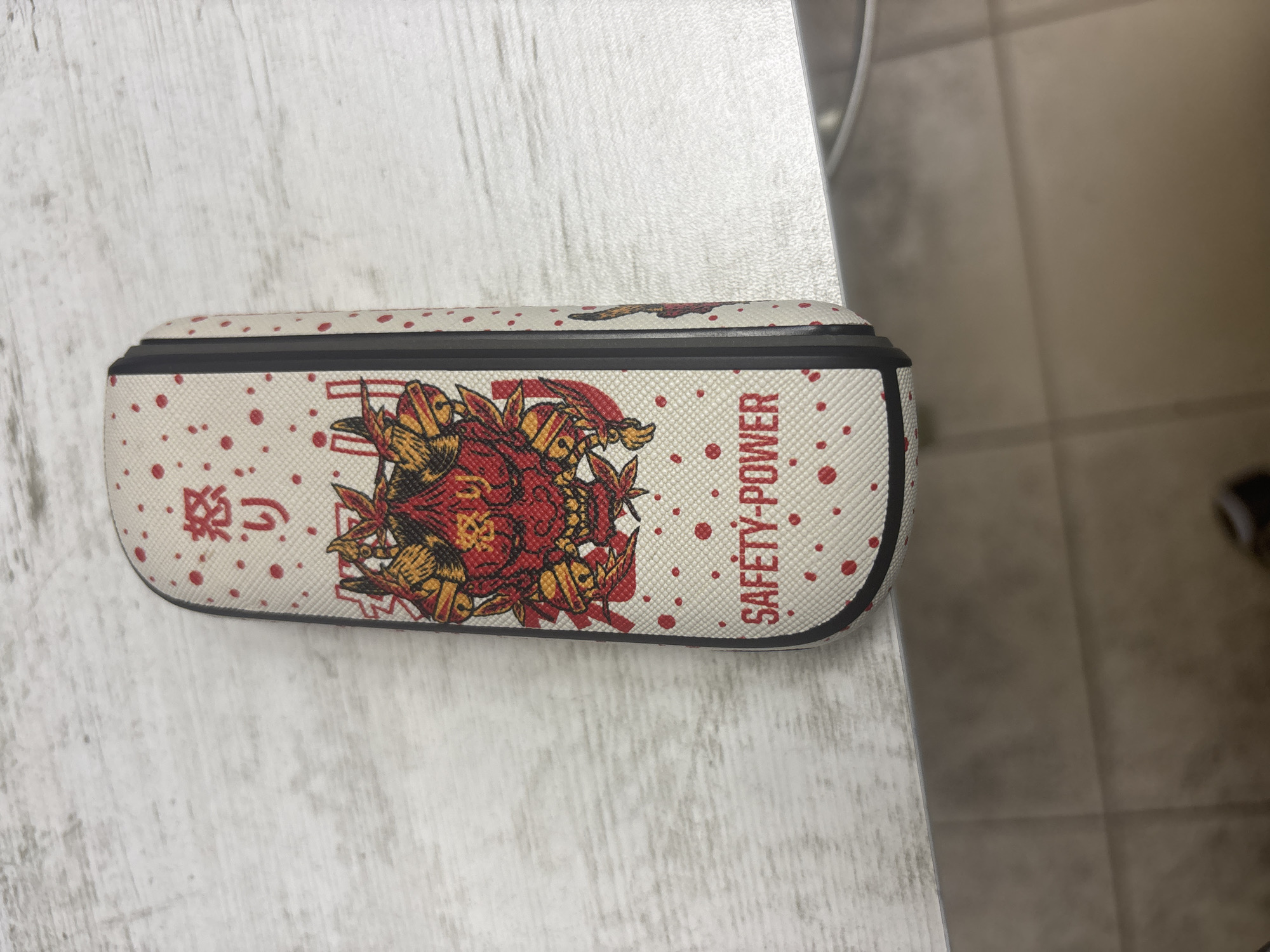 Japanese-themed glasses case spotted in Sofia