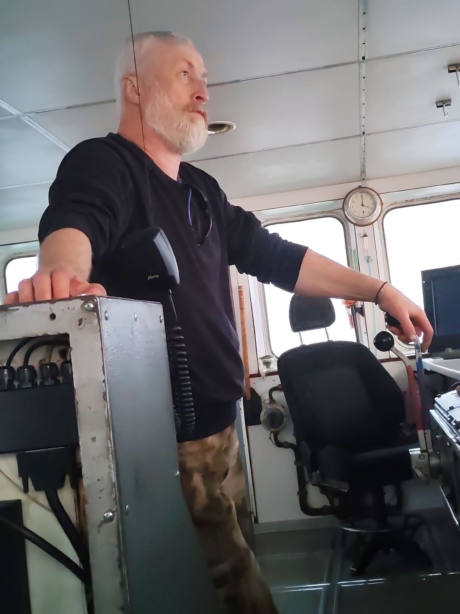 Large vessel observed traveling through Russian waters near Kakkarovo