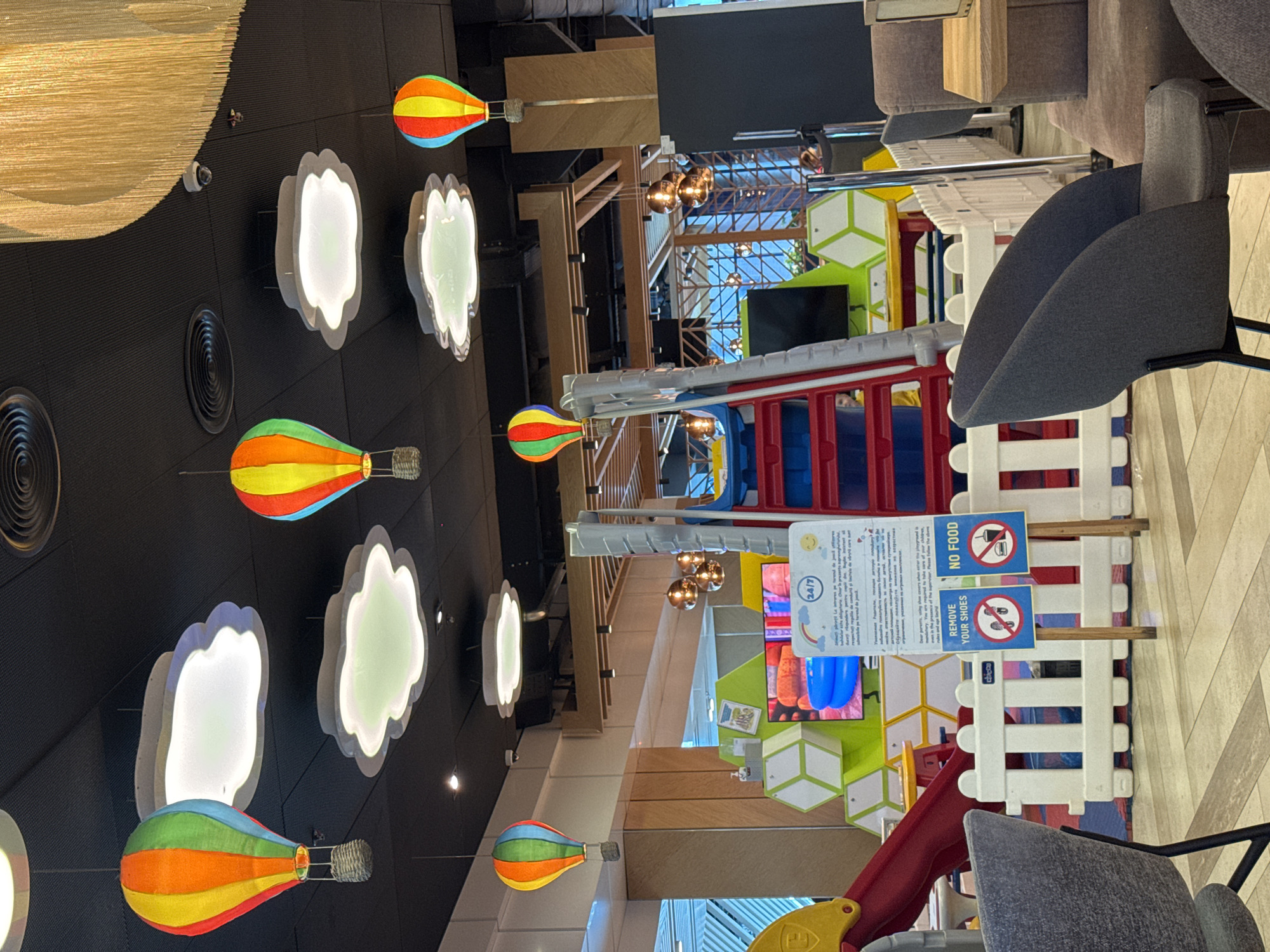 Airport lounges, kids' play zones, and dining spots in Chișinău
