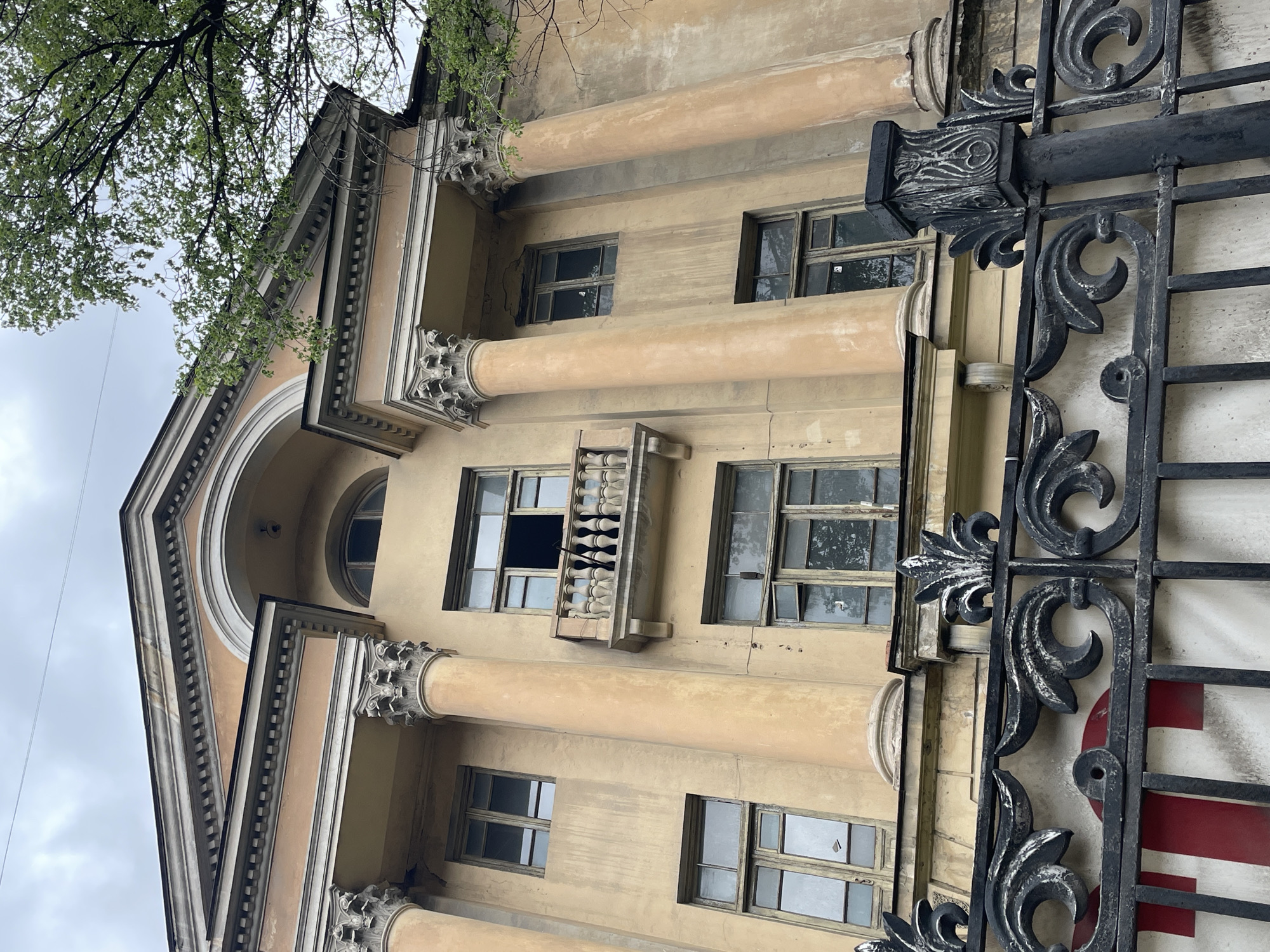 Afternoon street scenes and Easter displays documented across Yerevan