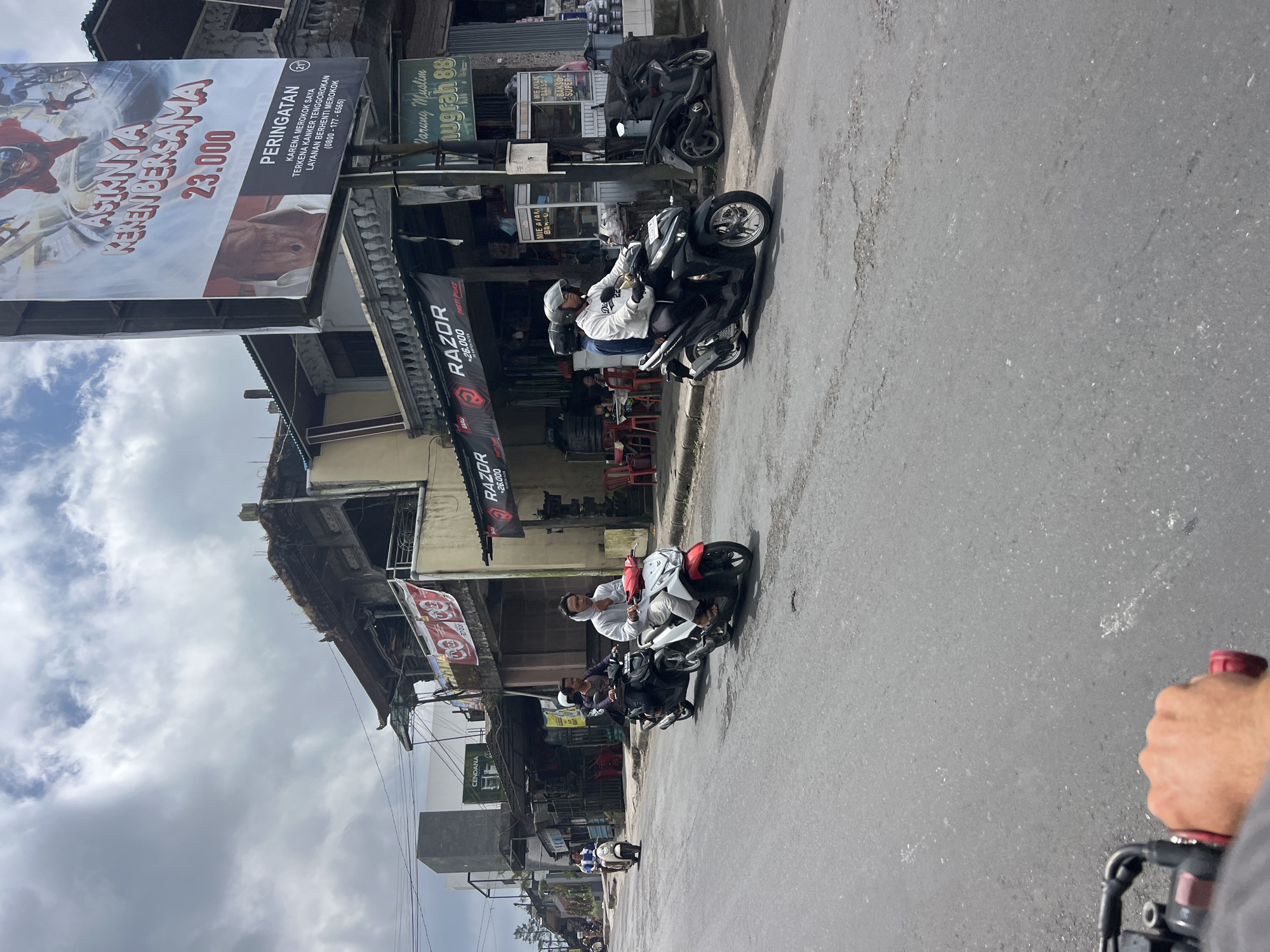 Everyday street life along Kintamani's main road