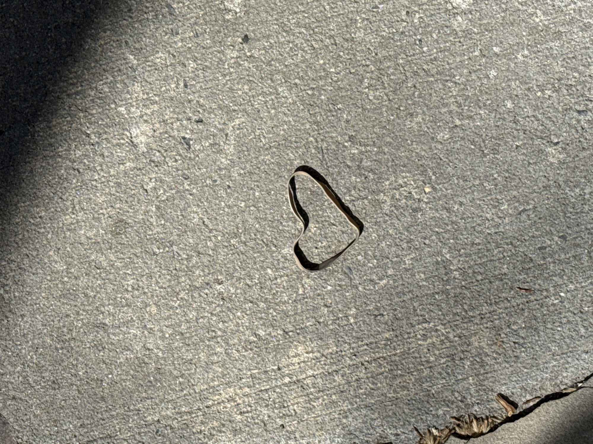 Heart-shaped wire formation spotted on NYC concrete surface