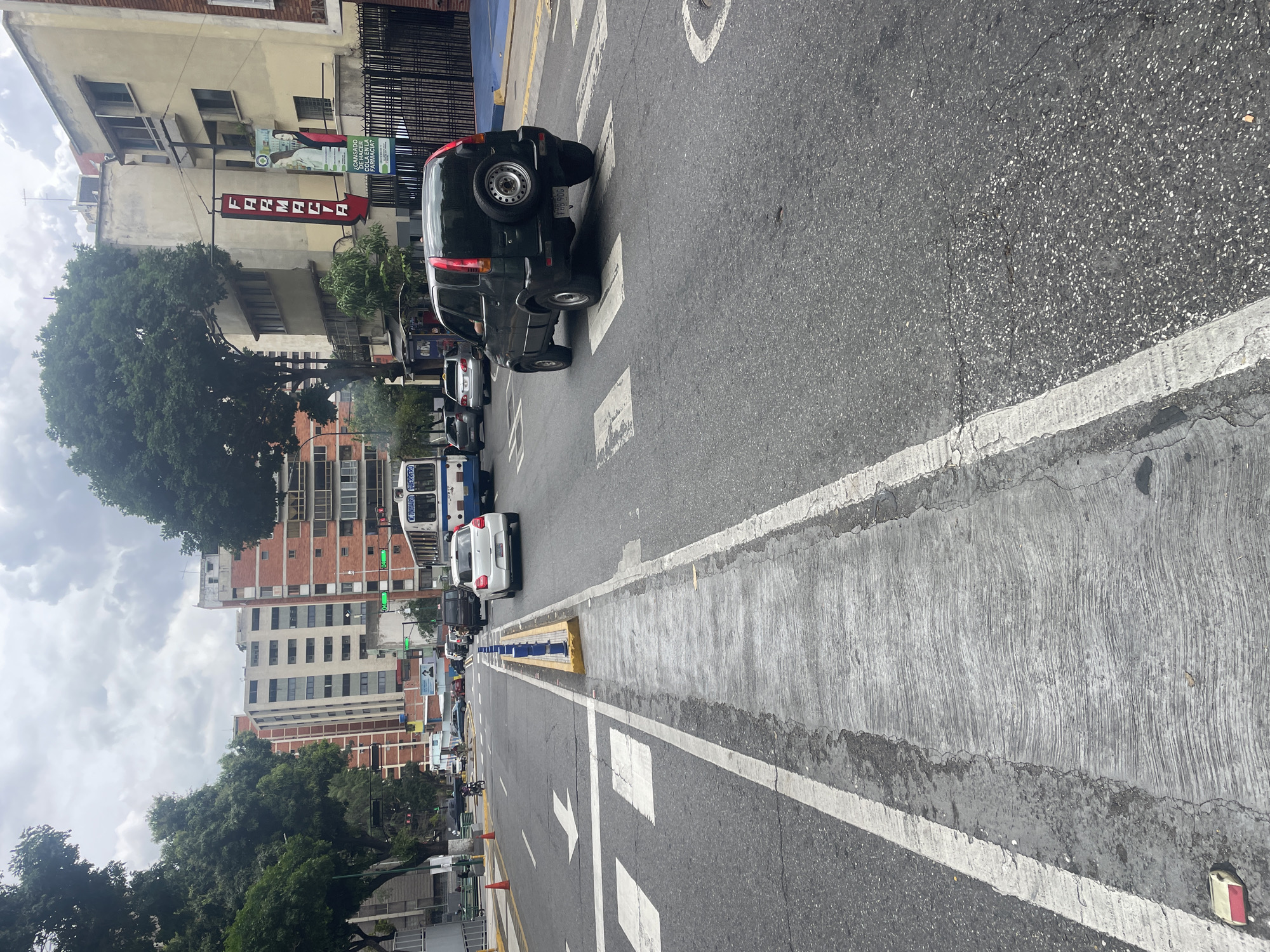 Traffic flows on multi-lane road in Caracas