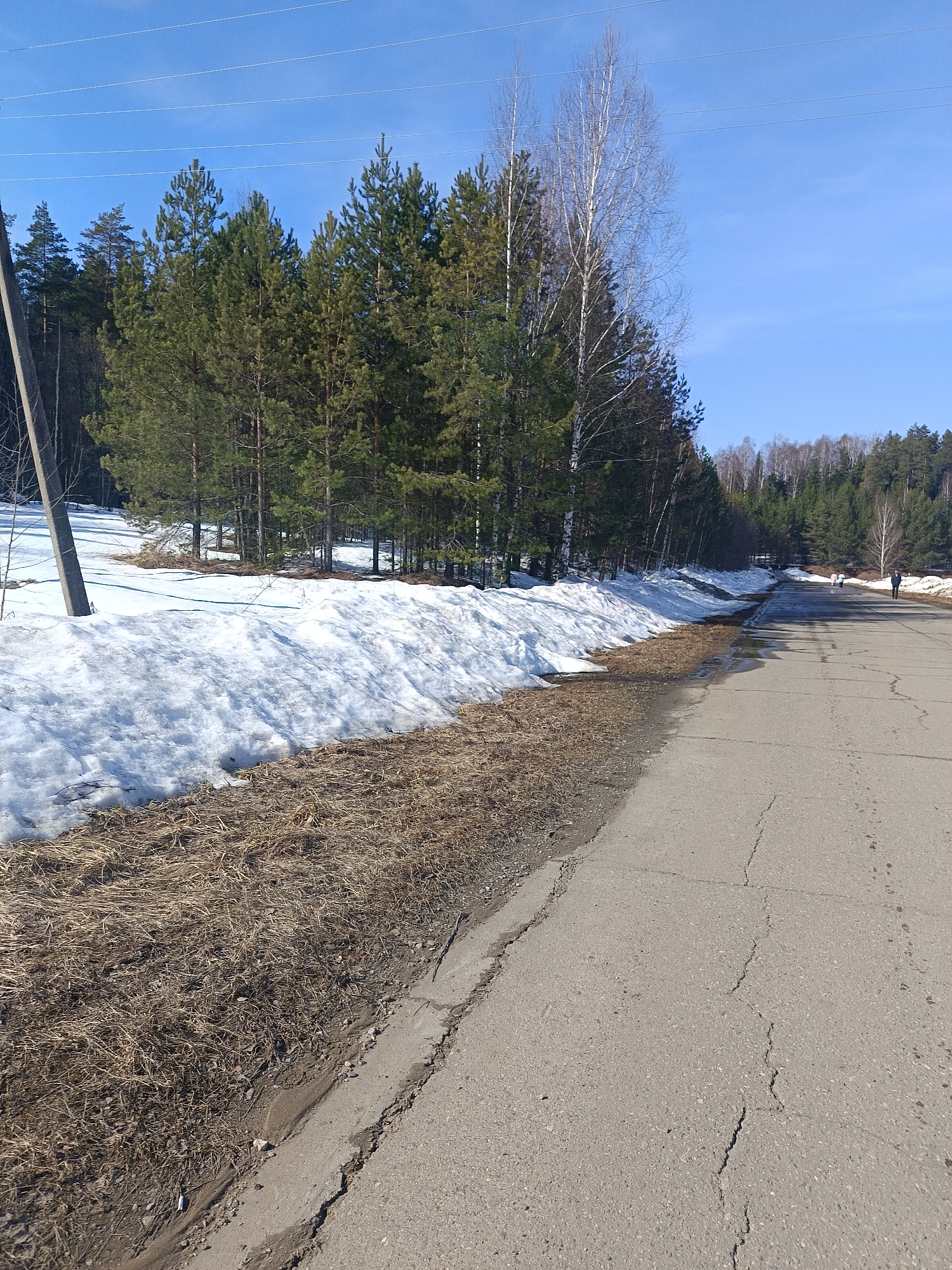 Winter scenes documented in Chaikovsky, Russia during spring transition