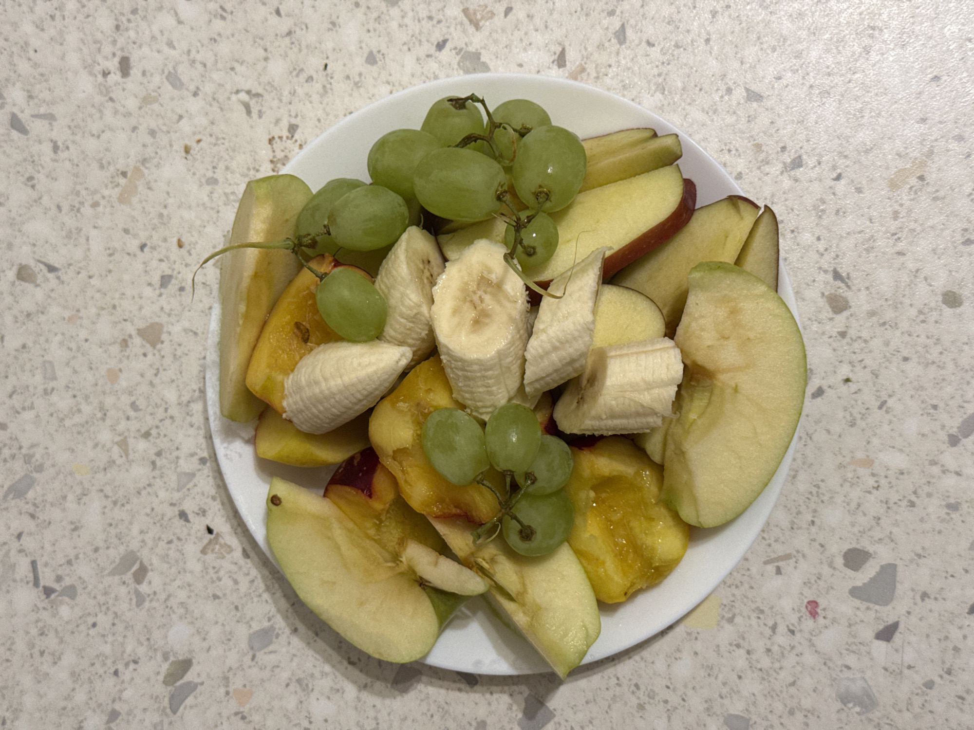 Casual Milan moments: fruit, street views, chocolate documented