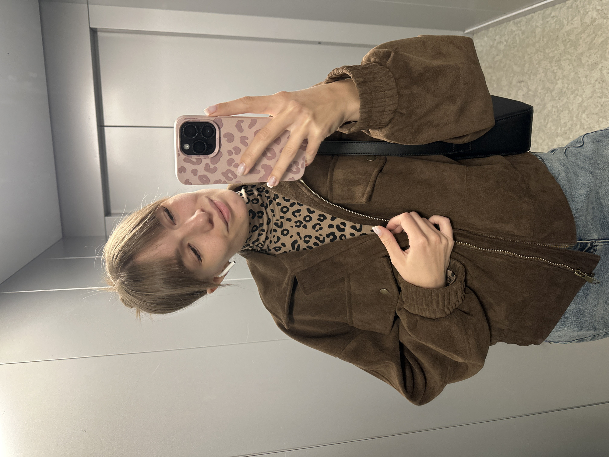 Casual selfie session across indoor and outdoor spots in Chaikovsky