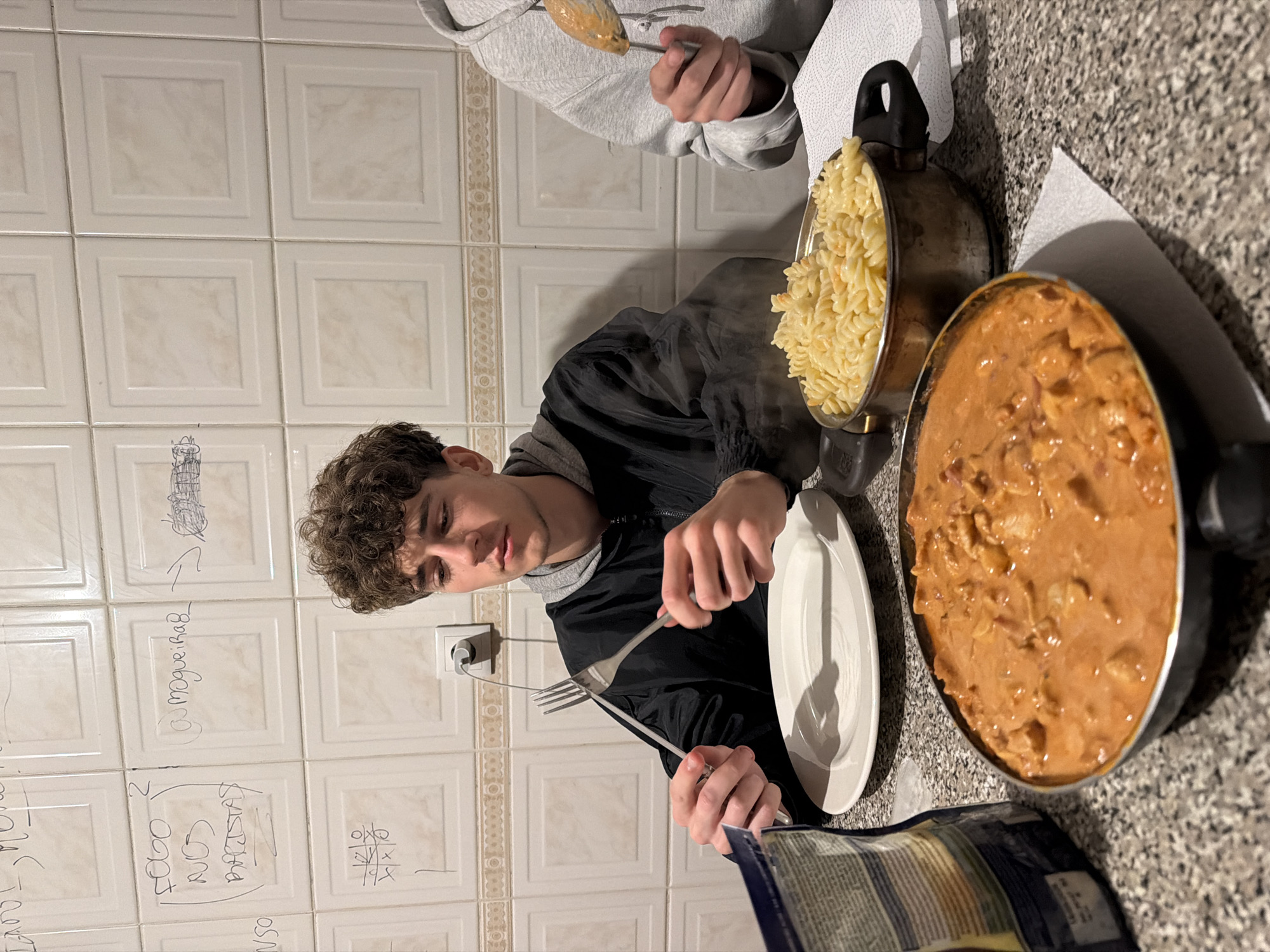 Evening Kitchen Gathering with Digital Chat in Bragança