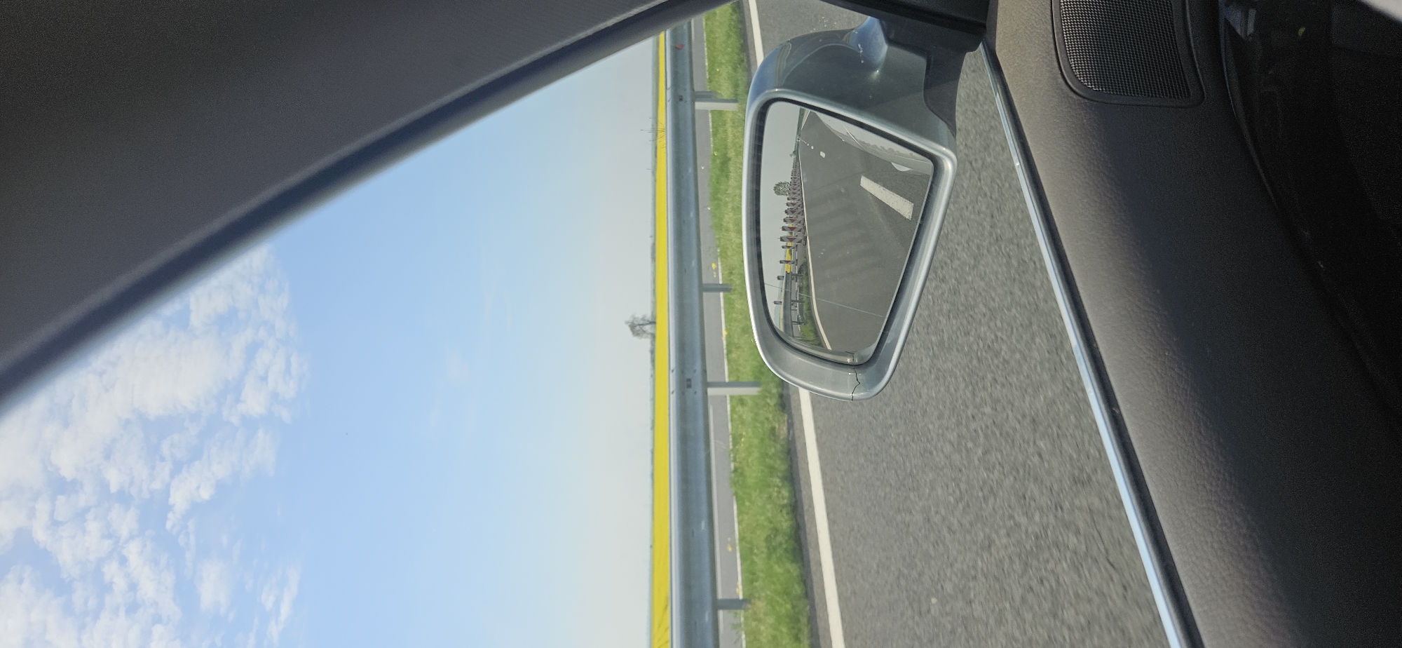 Clear sunny weather observed on Bulgarian highway