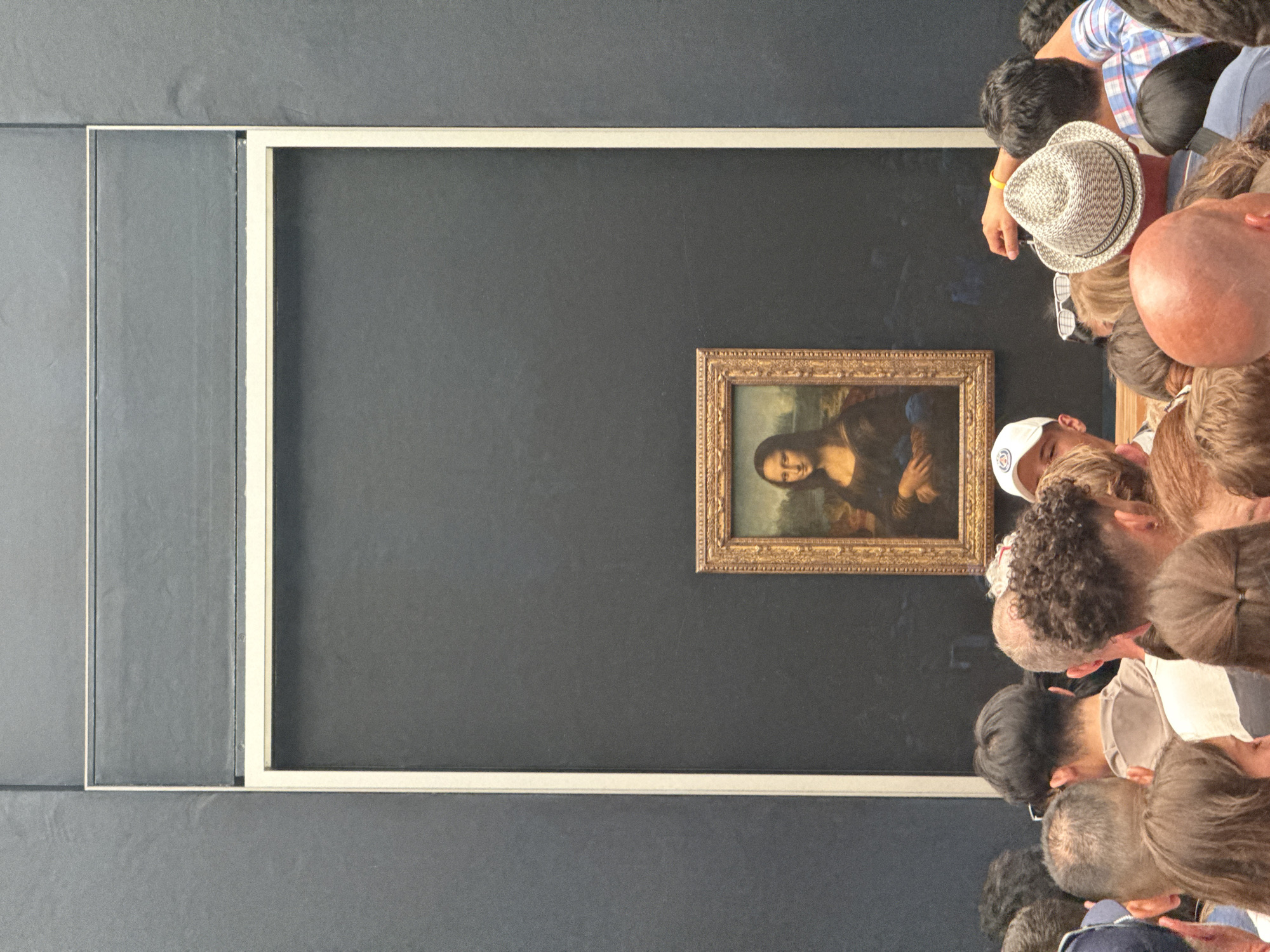 Mona Lisa drawing crowds at the Louvre, Paris