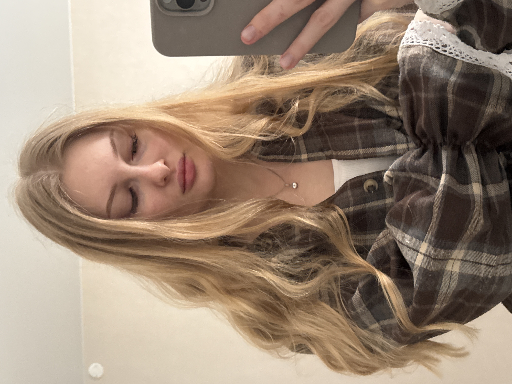 Woman documents afternoon in Perm through selfies and travel