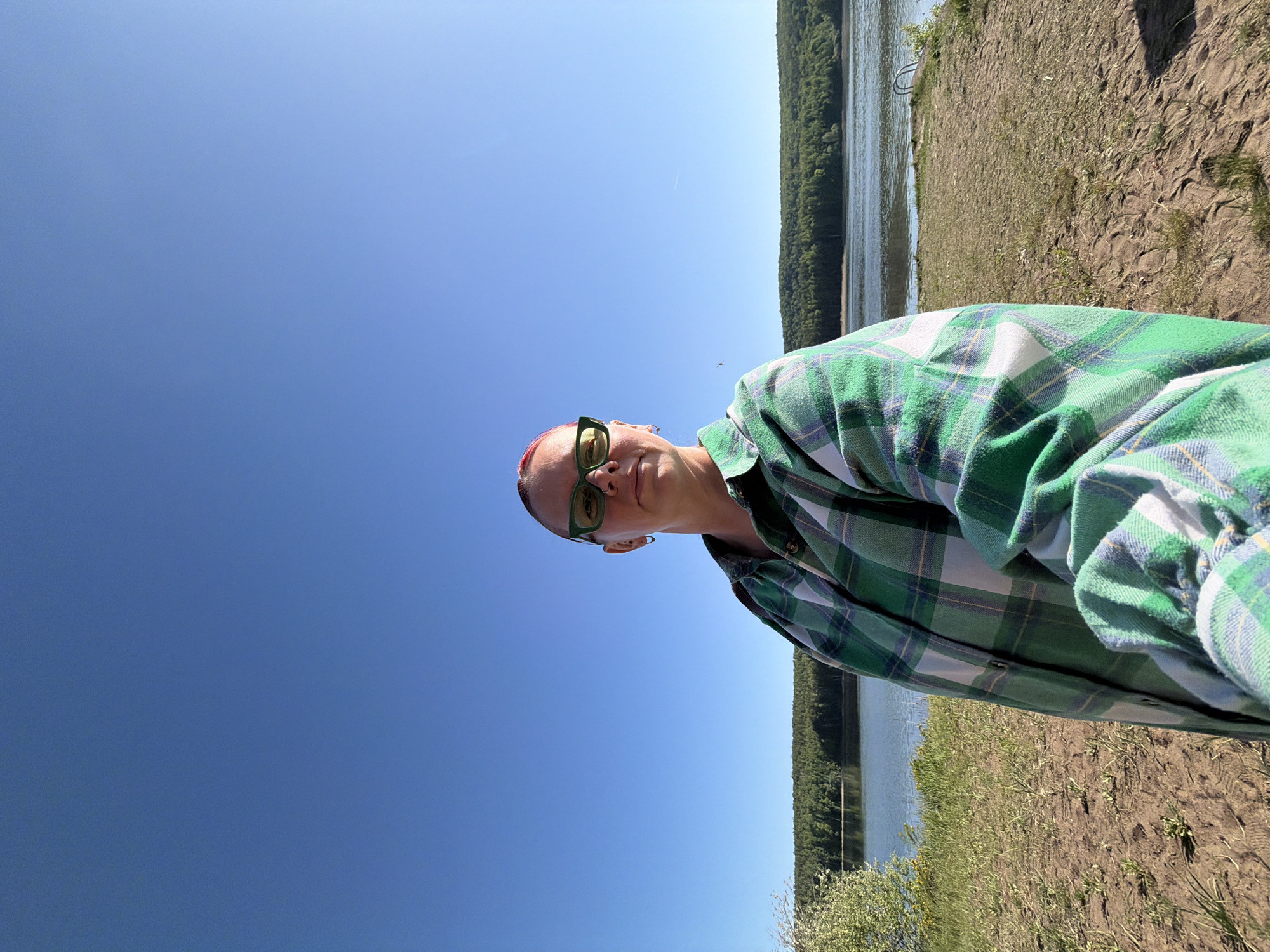 Morning lakeside photo session in Chaykovsky park, Russia