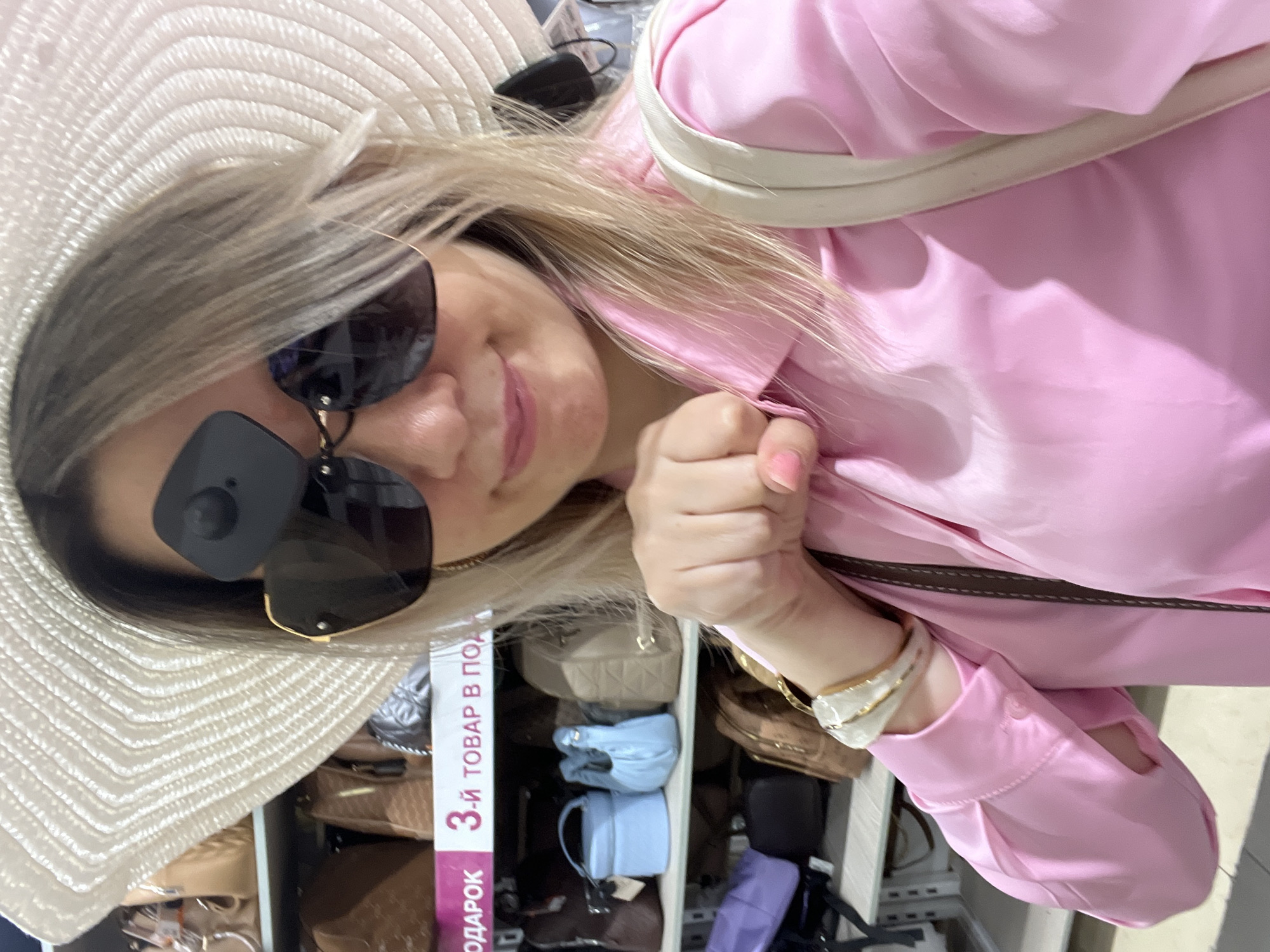 Shopping spree across Sochi stores with selfies and browsing