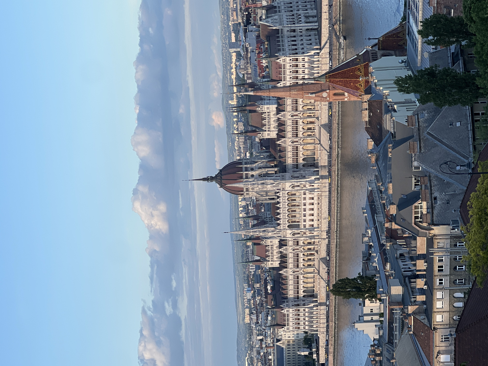 Tourist captures iconic Budapest landmarks on clear Sunday evening