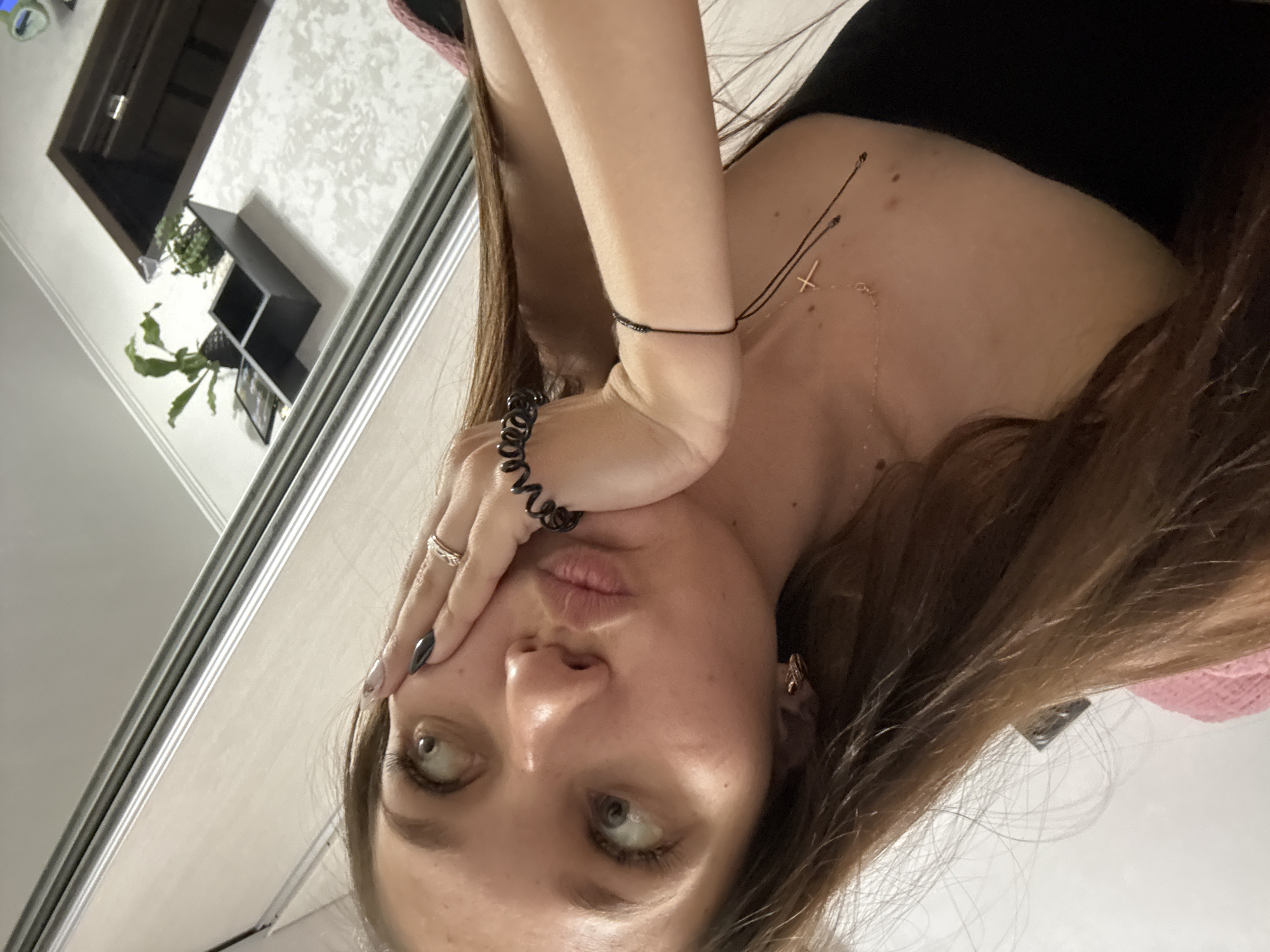Casual selfie session at home in Novokuznetsk, cat included