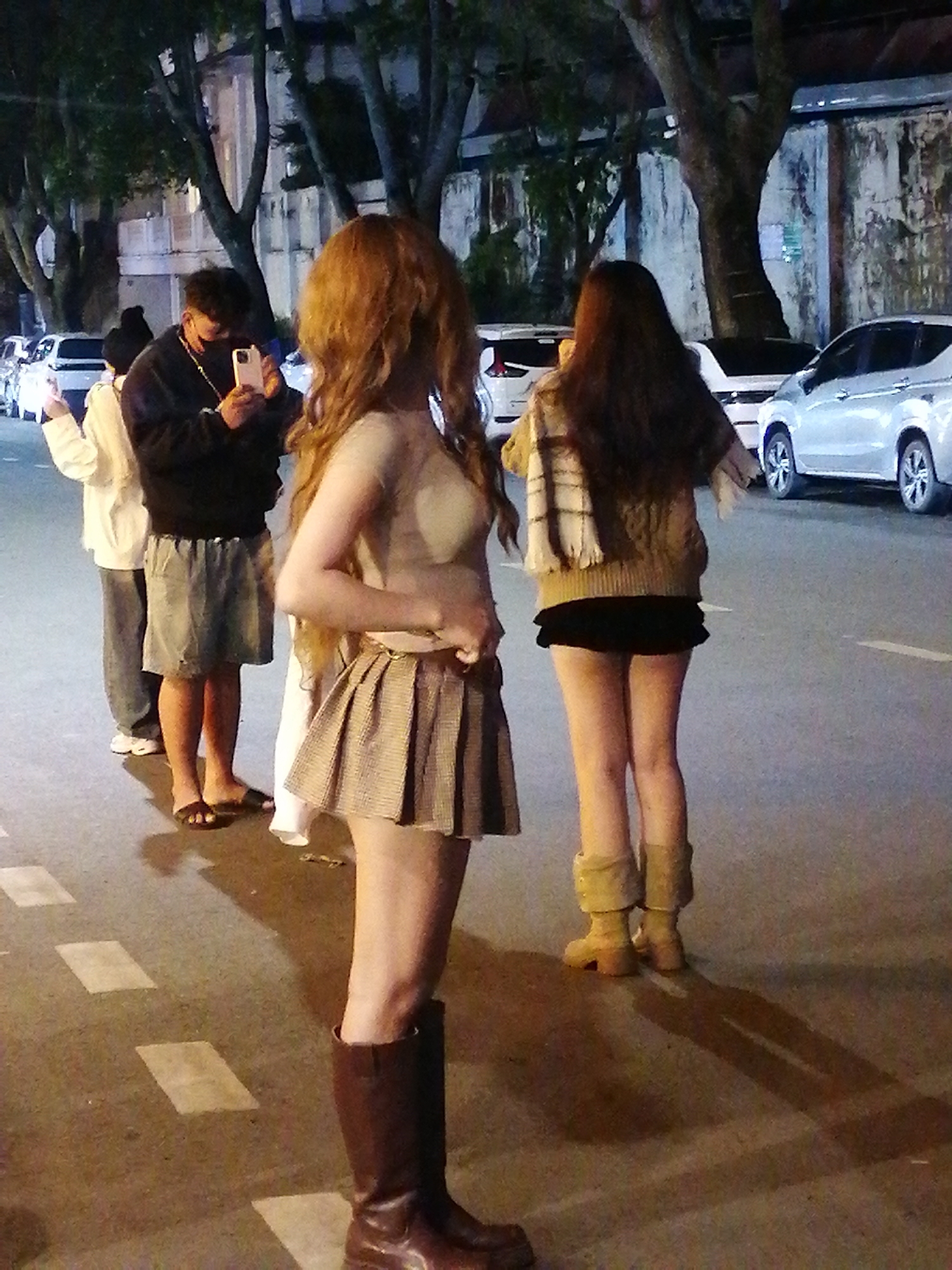 Da Lat streets buzzing with nighttime foot traffic and scooters