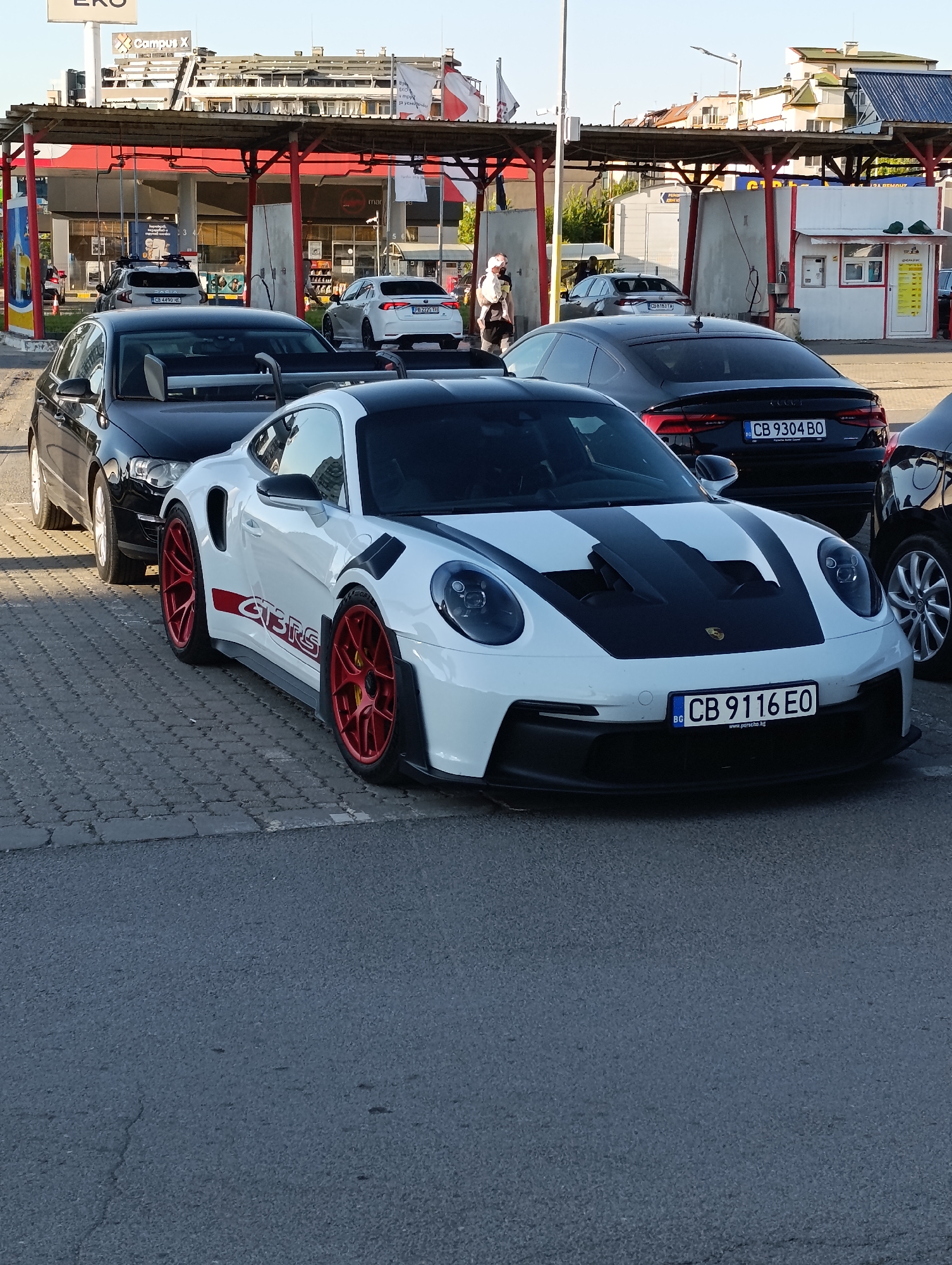 Porsche GT3 RS spotted at Sofia gas station