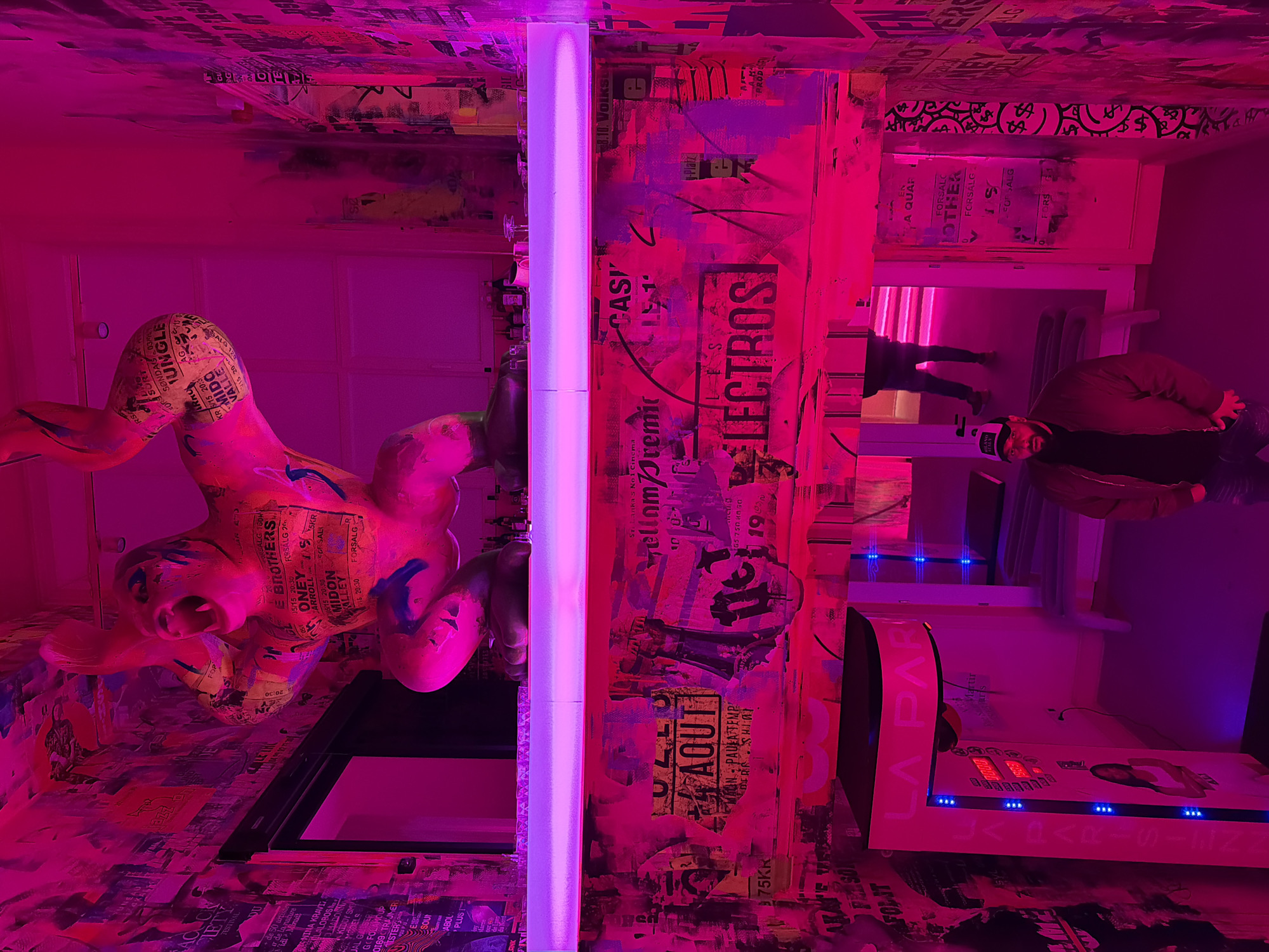 Brussels hookah lounge captured in pink neon lighting