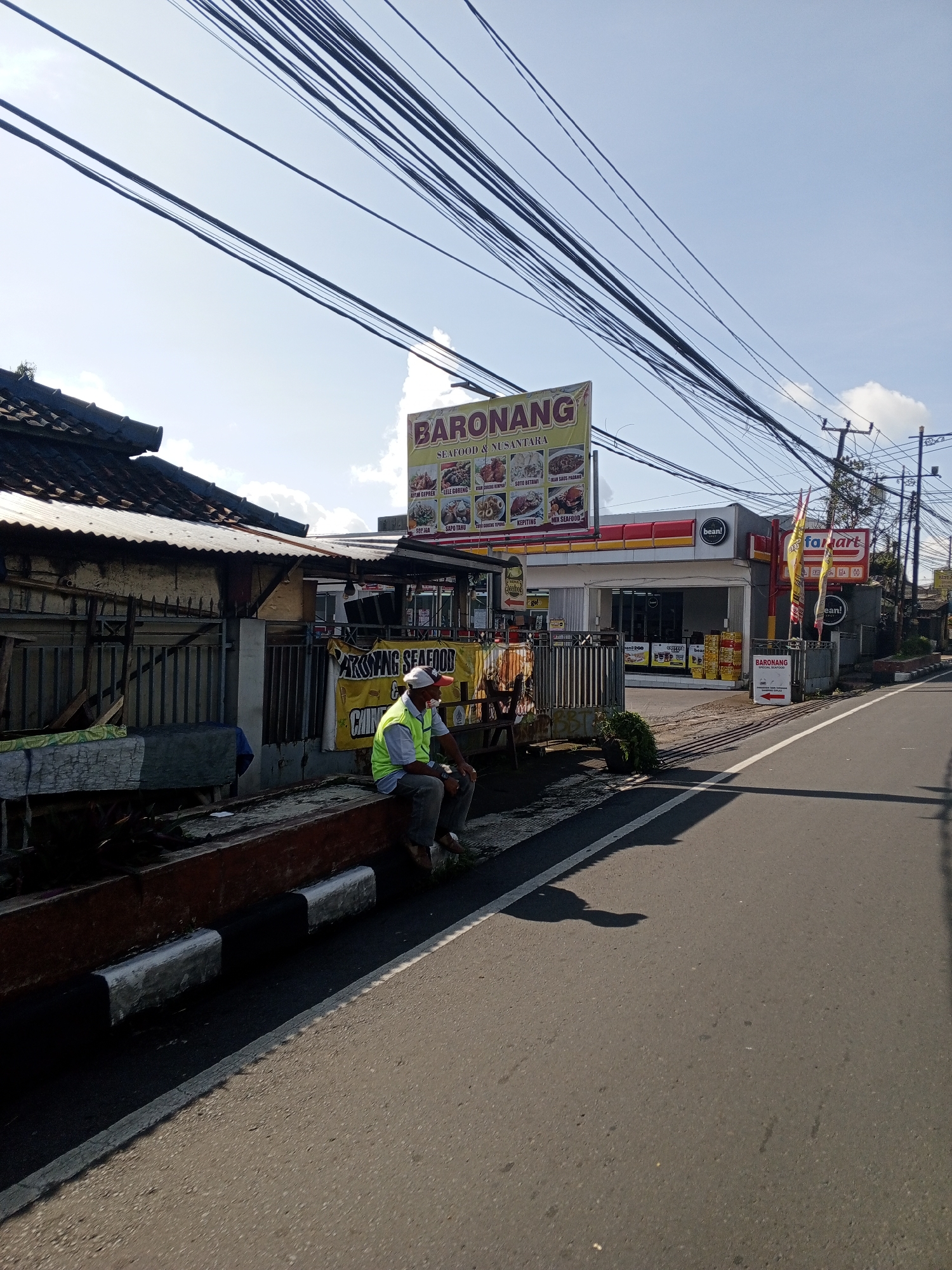 Daily life documented across Usab Philippines streets and businesses