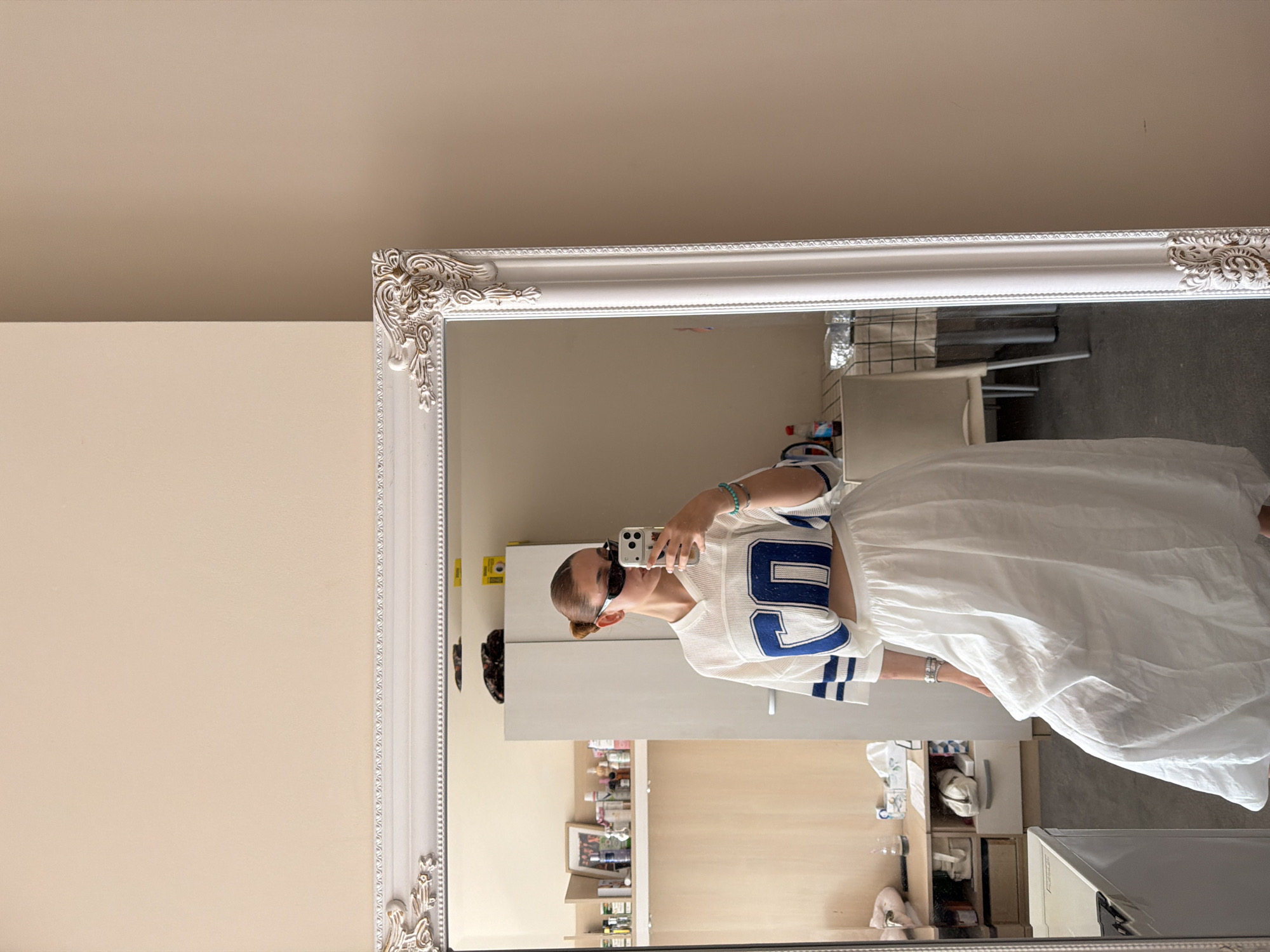 Sofia resident documents morning routine with mirror selfies, dancing