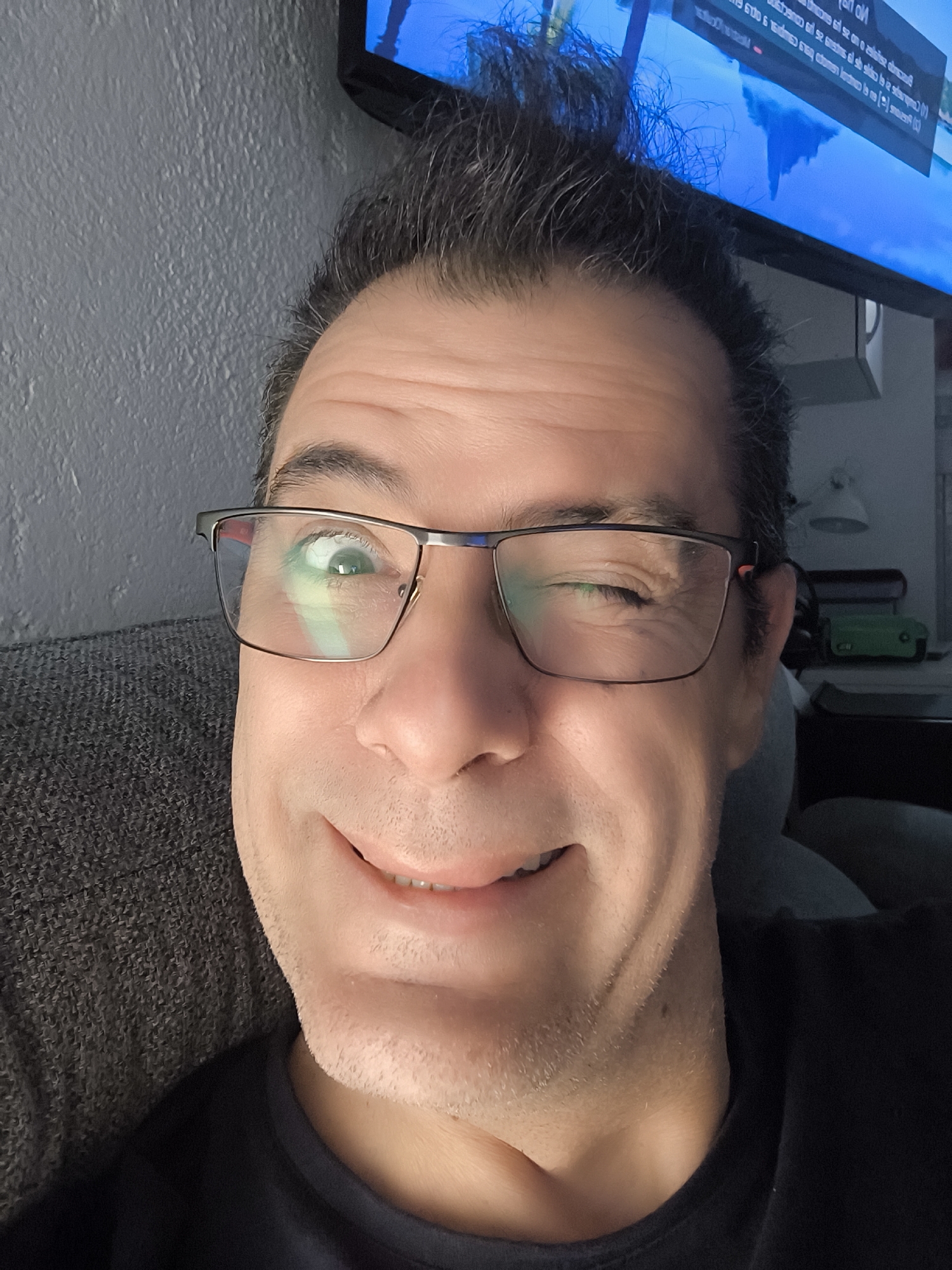 Man takes winking selfie at home in Ripollet