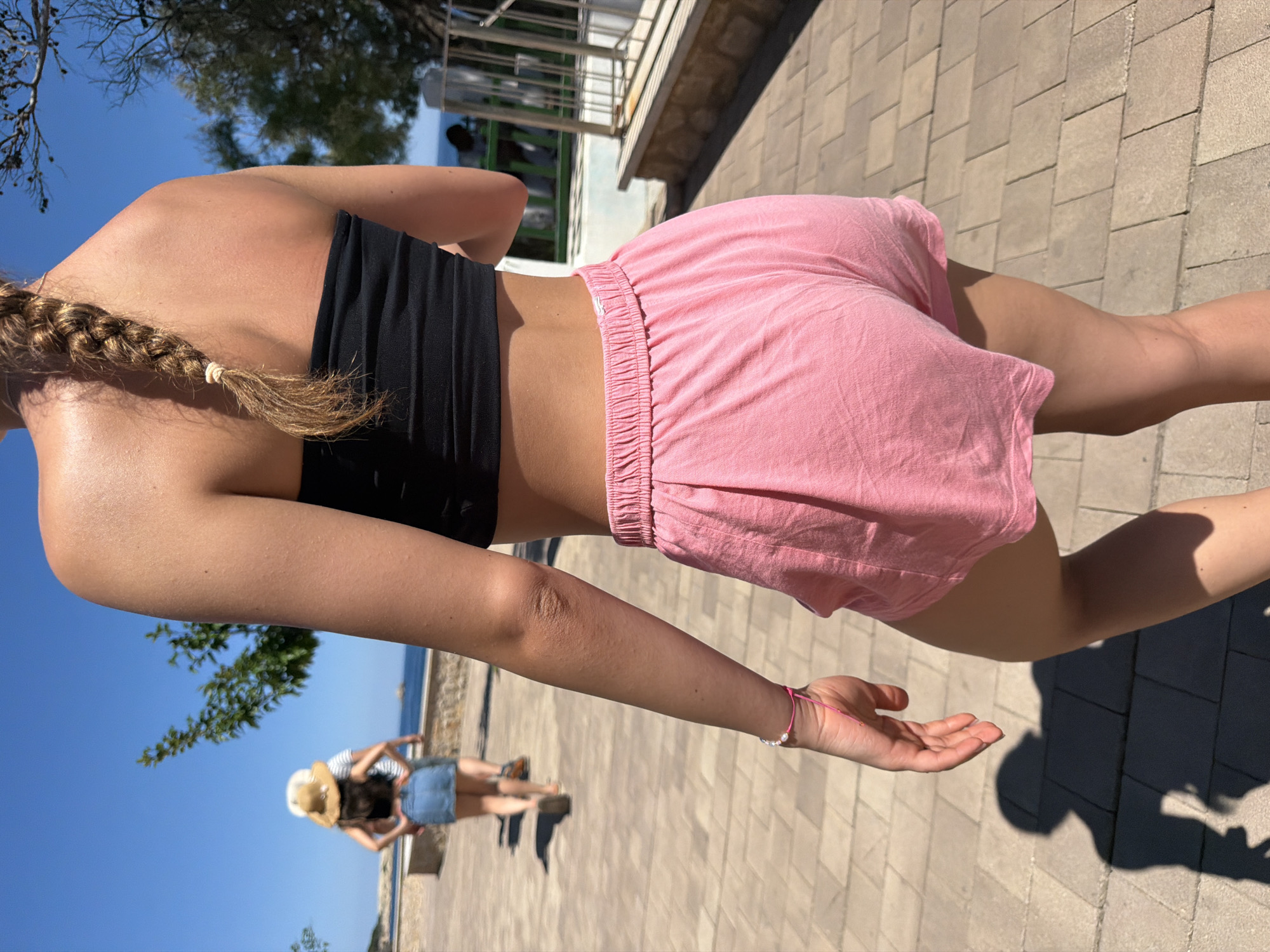 Woman with fan spotted in Capdepera coastal area