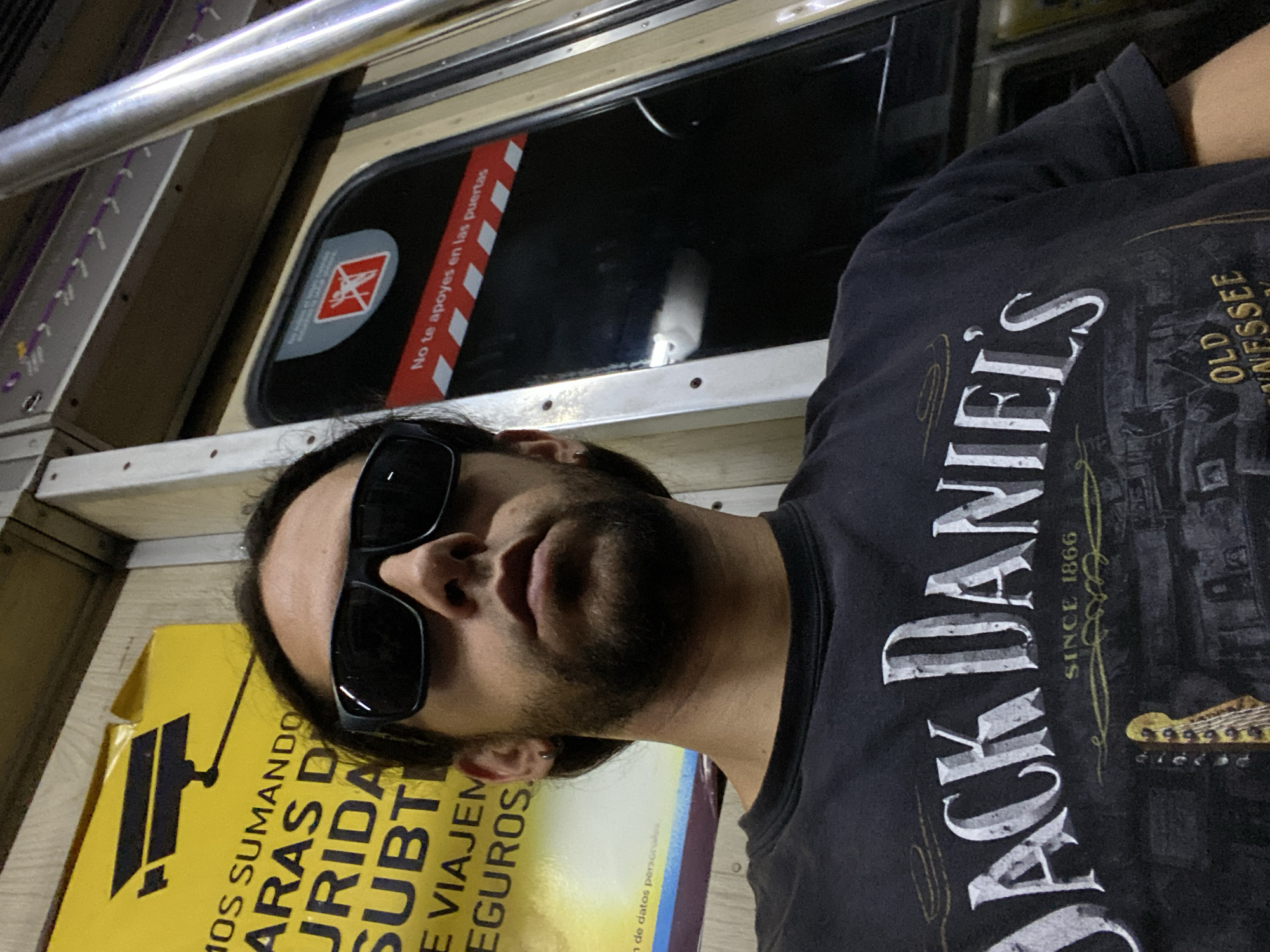 Man takes selfie on Buenos Aires subway