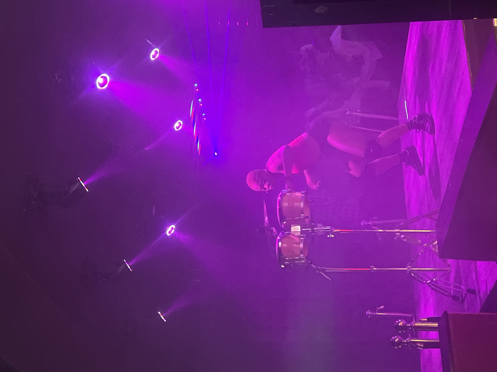 Live bongo performance draws crowd at Howayi nightclub