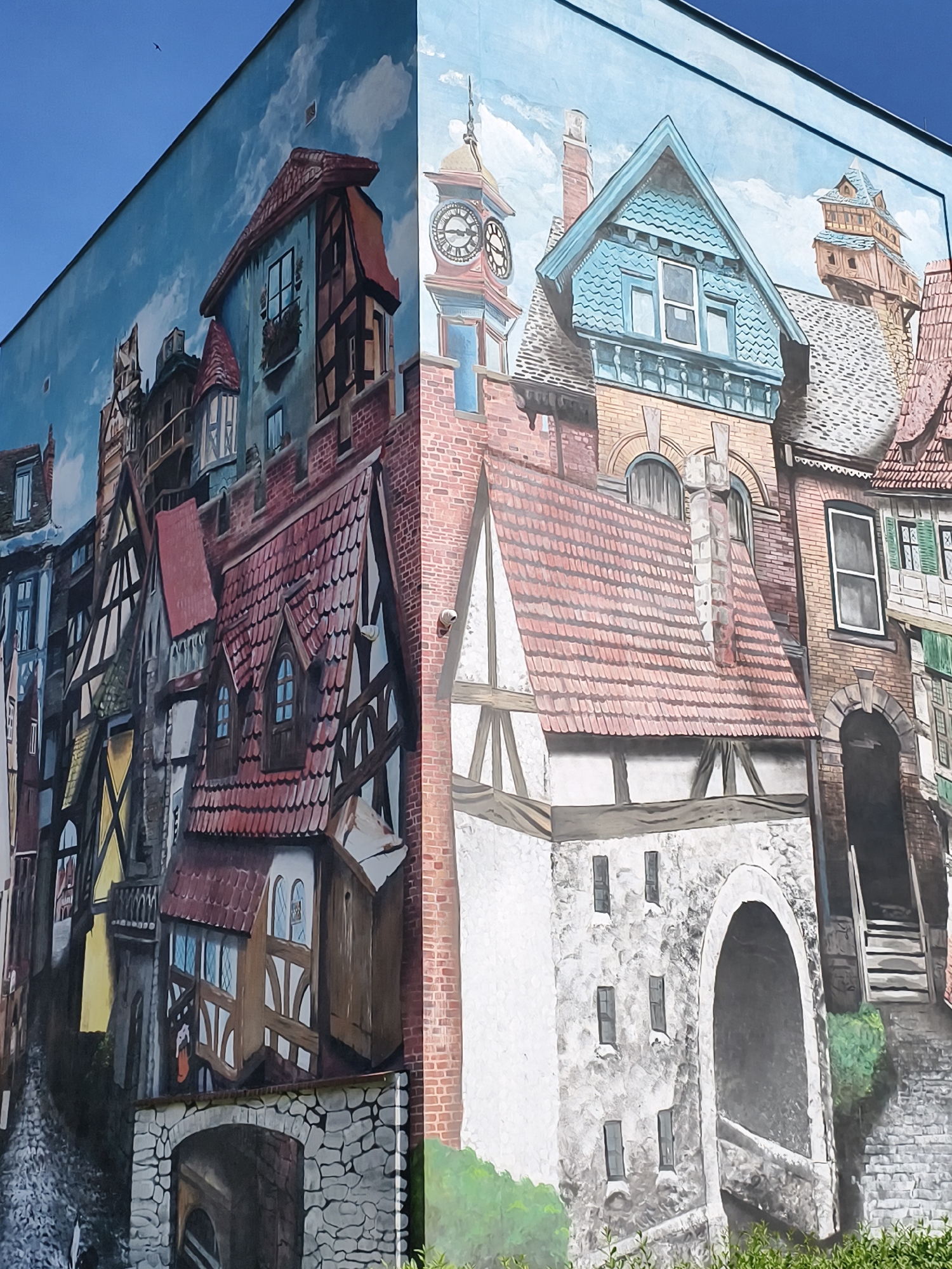 Tczew street murals and historic architecture, summer afternoon