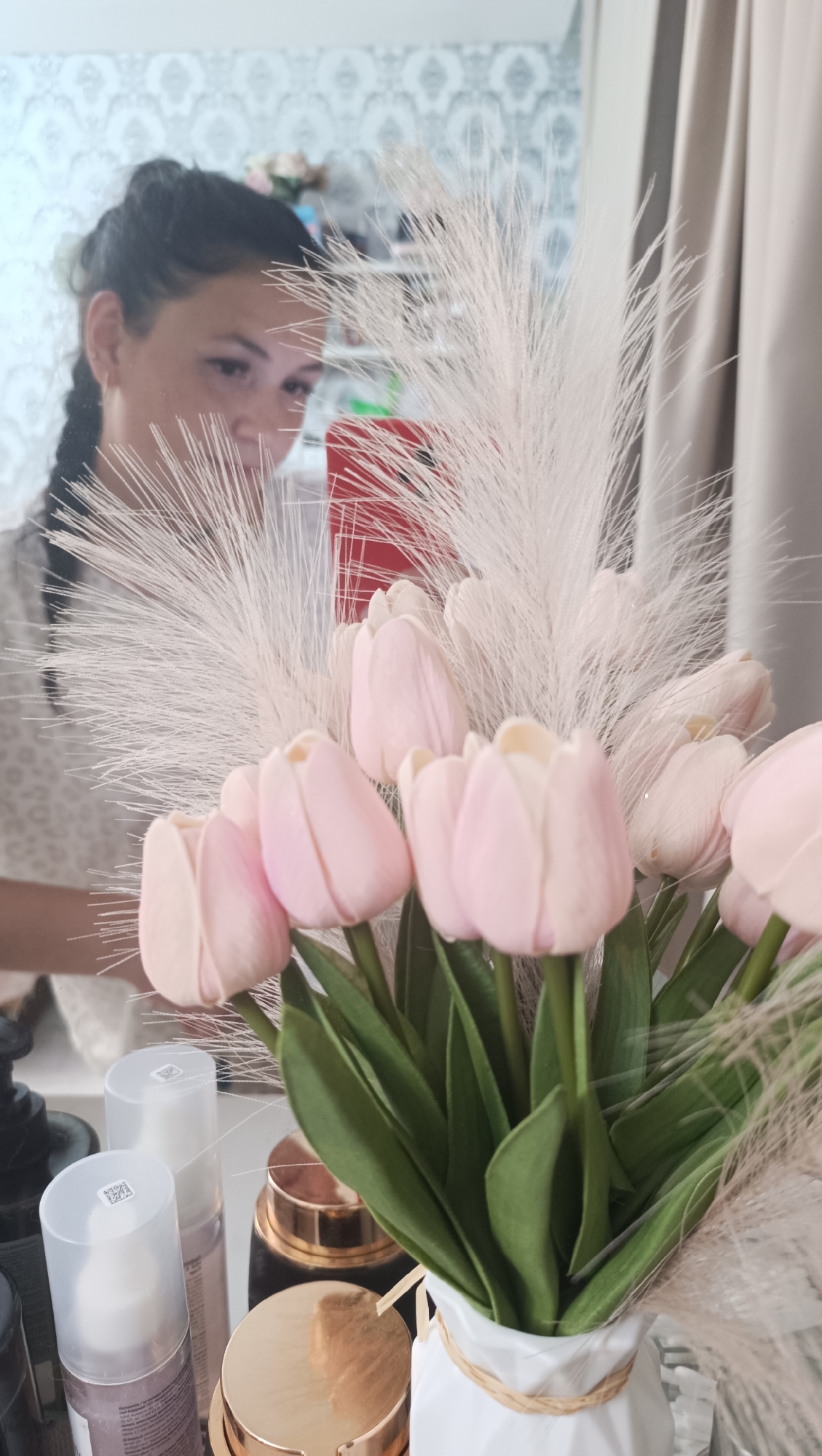 Evening selfie session with flowers and cash, Chaikovsky