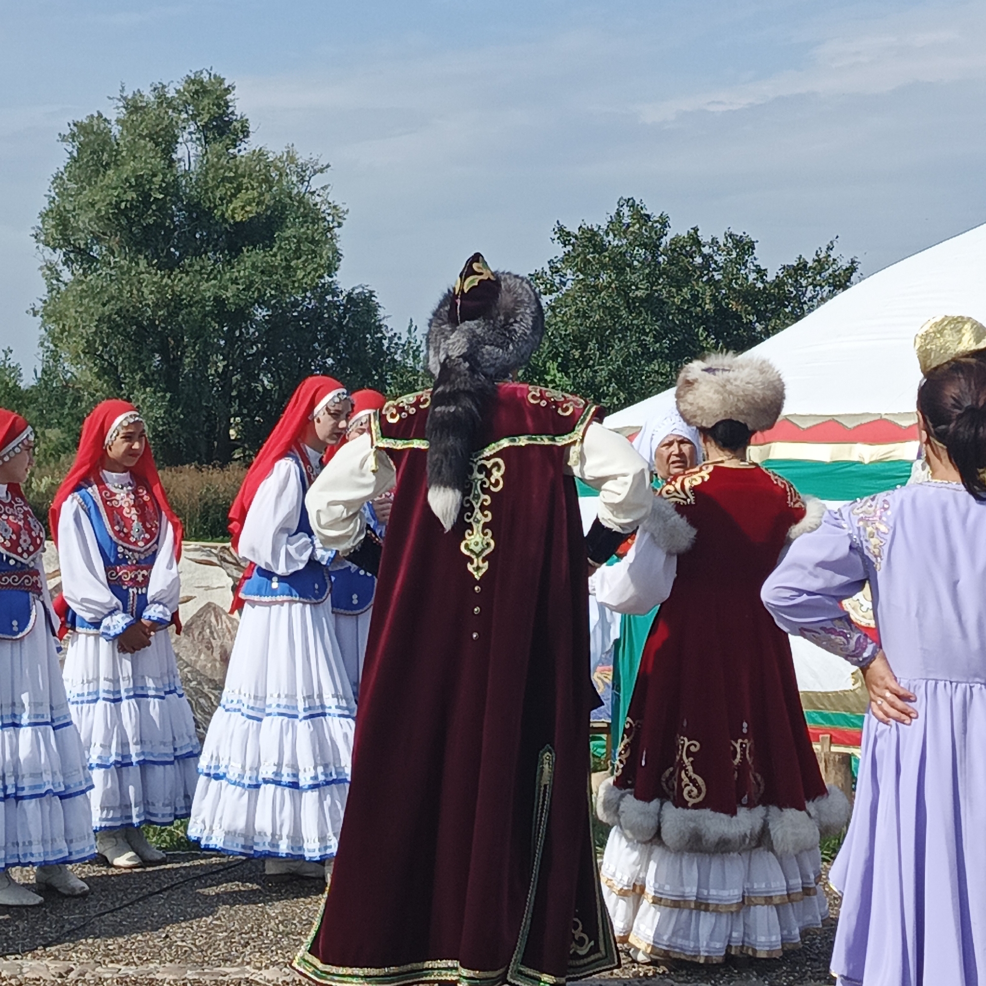 Folk festival fills Nikolo-Beryozovka with costumes, crafts, and performances