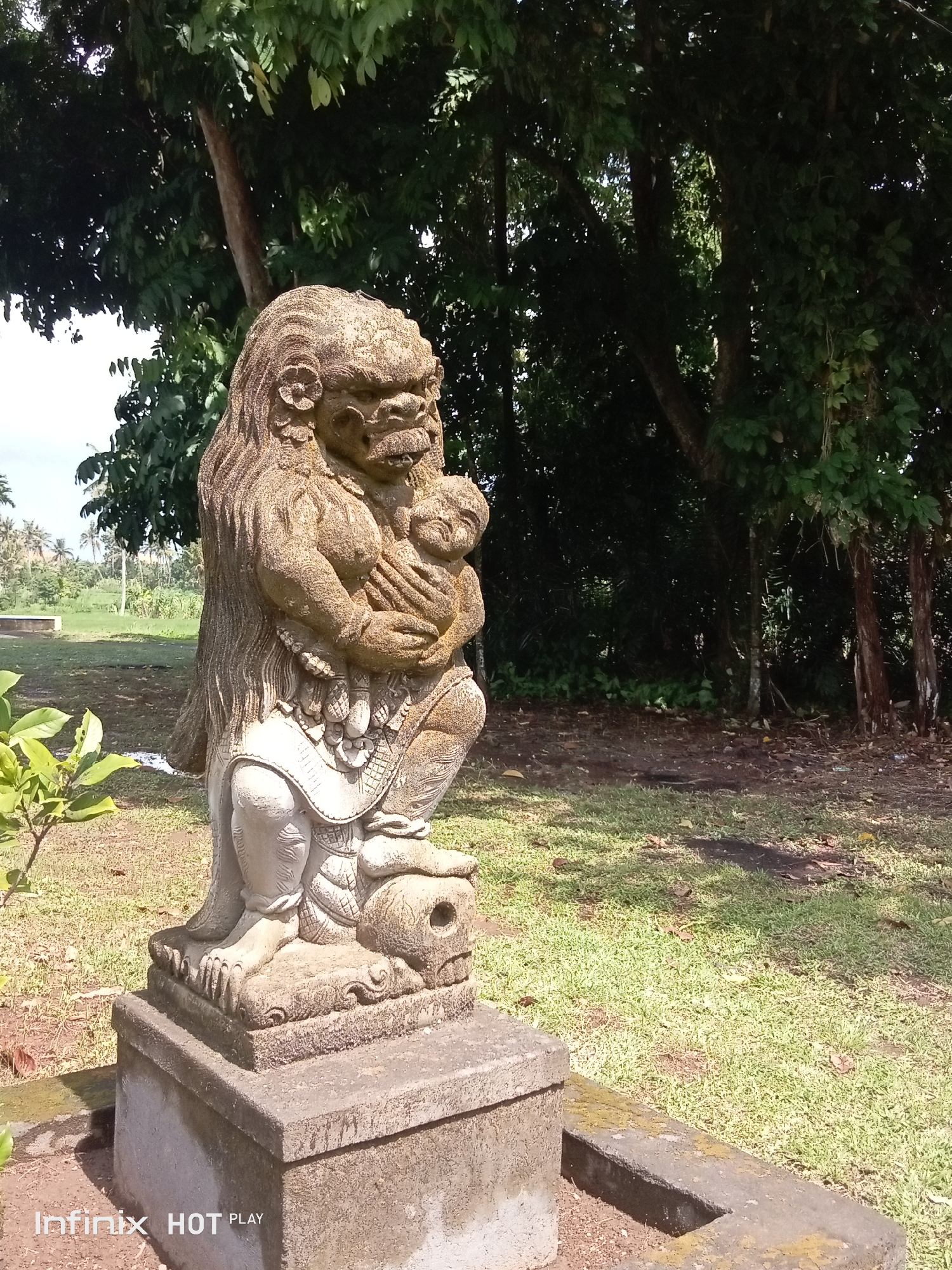 Temple grounds and everyday scenery in Blahbatuh, Bali