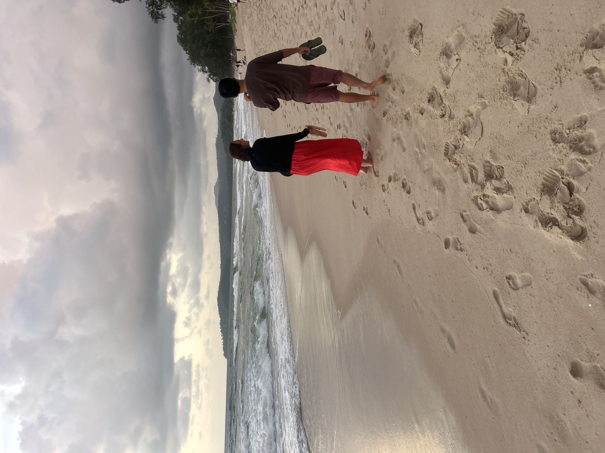 Sunset strolls and shoreline scenes at Choeng Thale beach