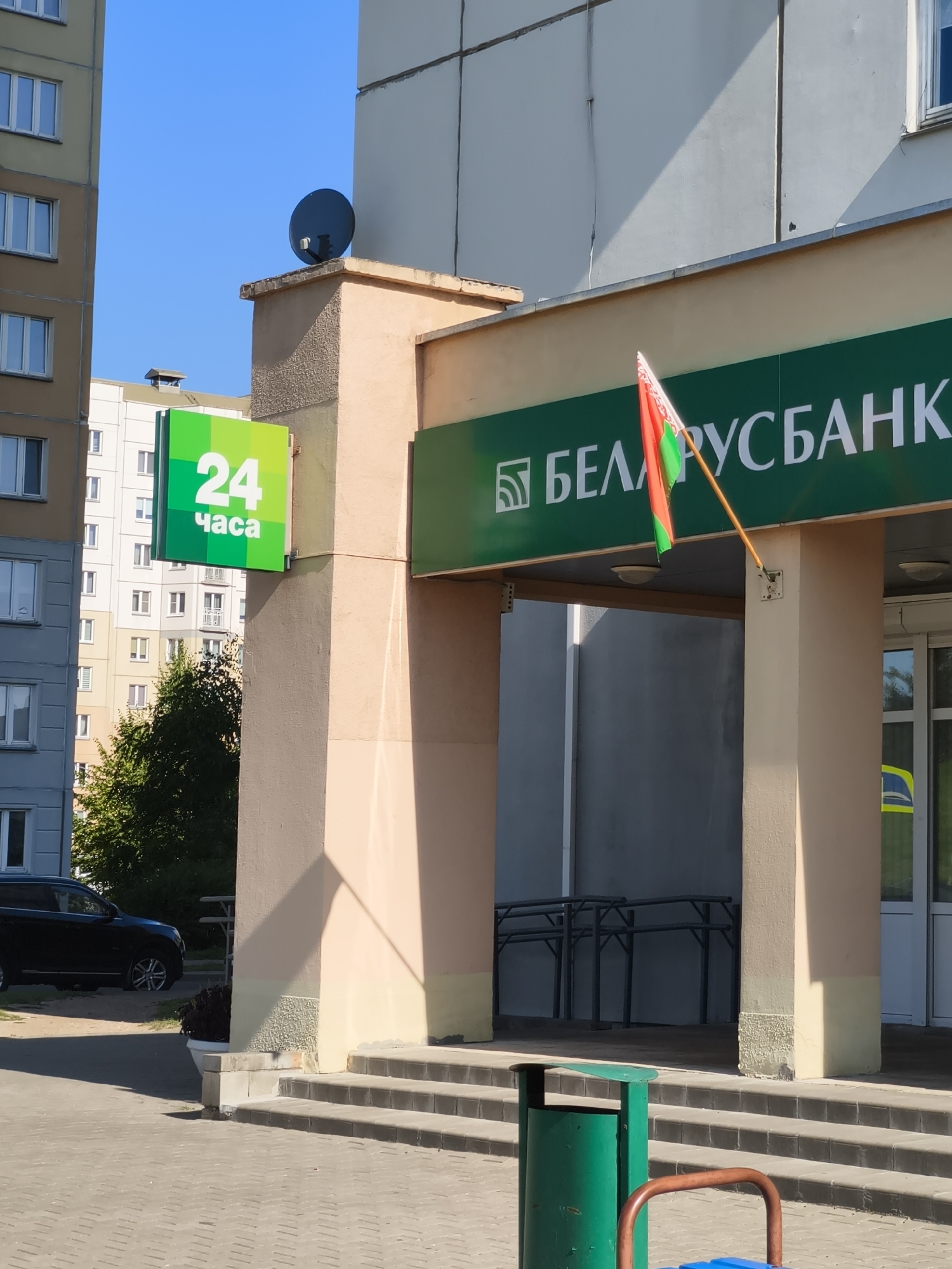 Street scenes and city life around Minsk on a July morning