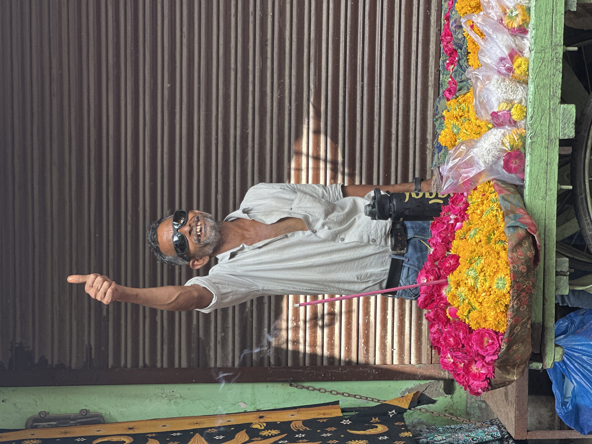 Street life and sacred spaces along Pushkar's old bazaar