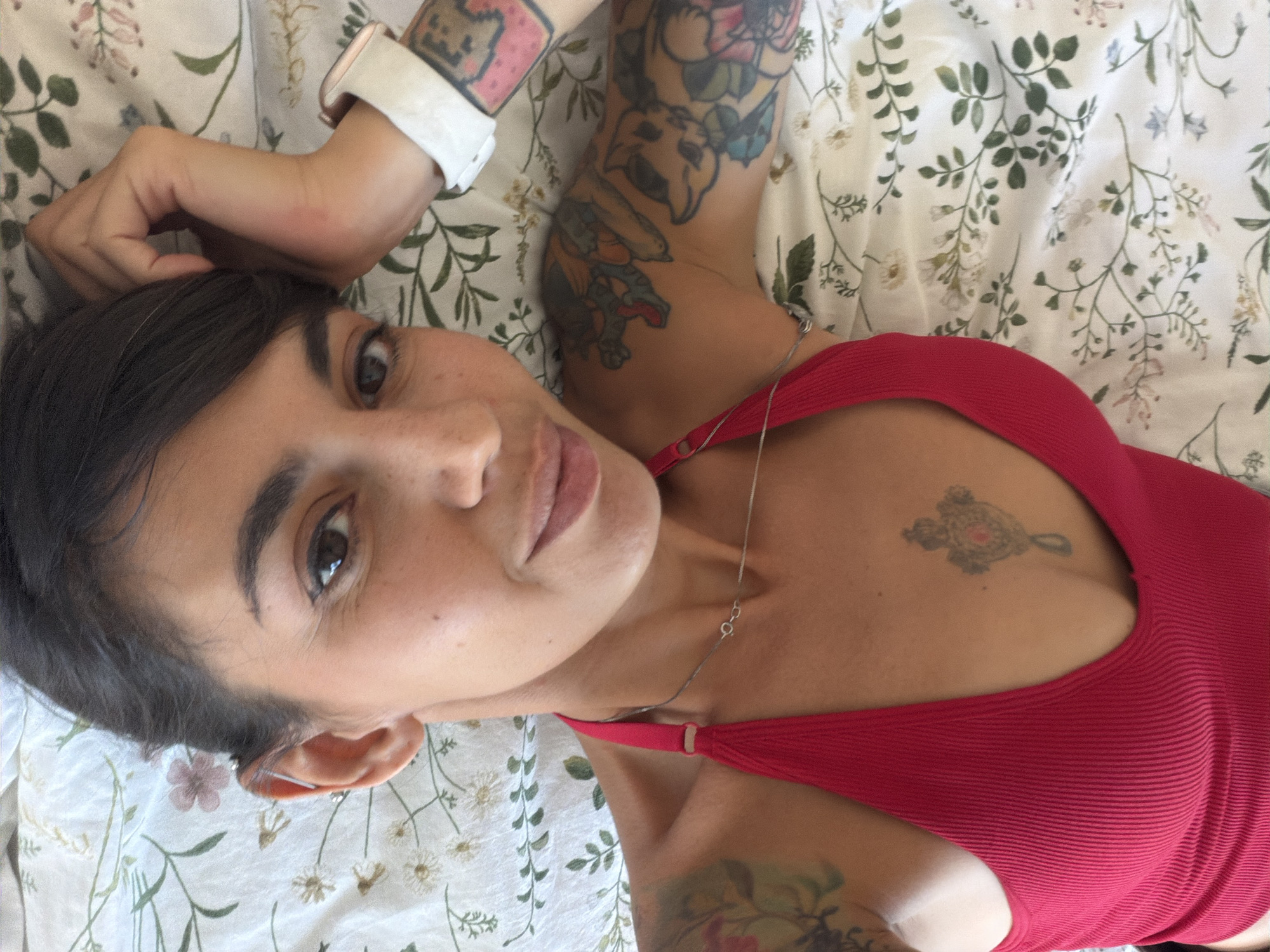 Casual room selfie session at a Mengwi guesthouse, Bali