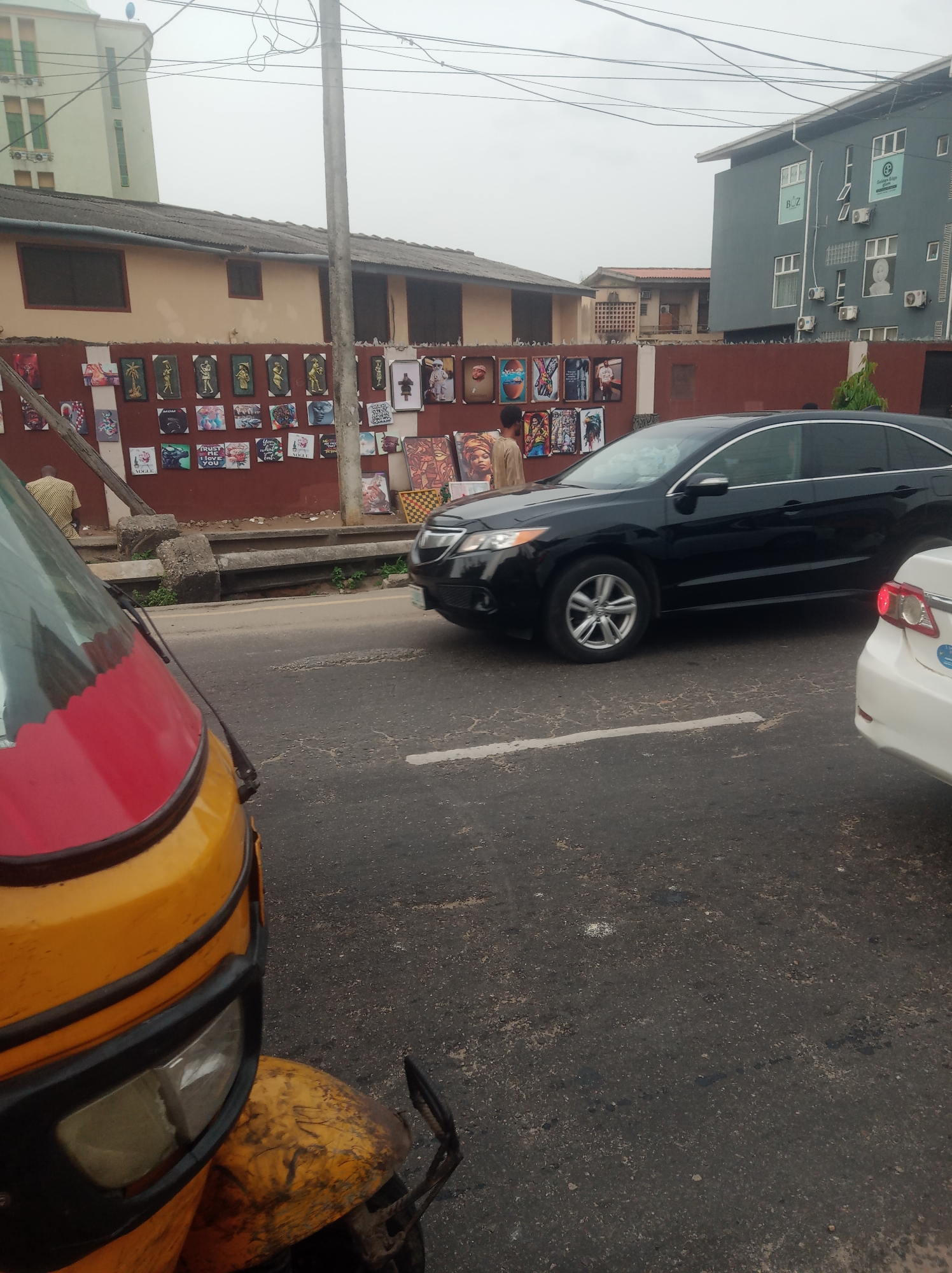 Urban street commerce and traffic documented across 18-minute span