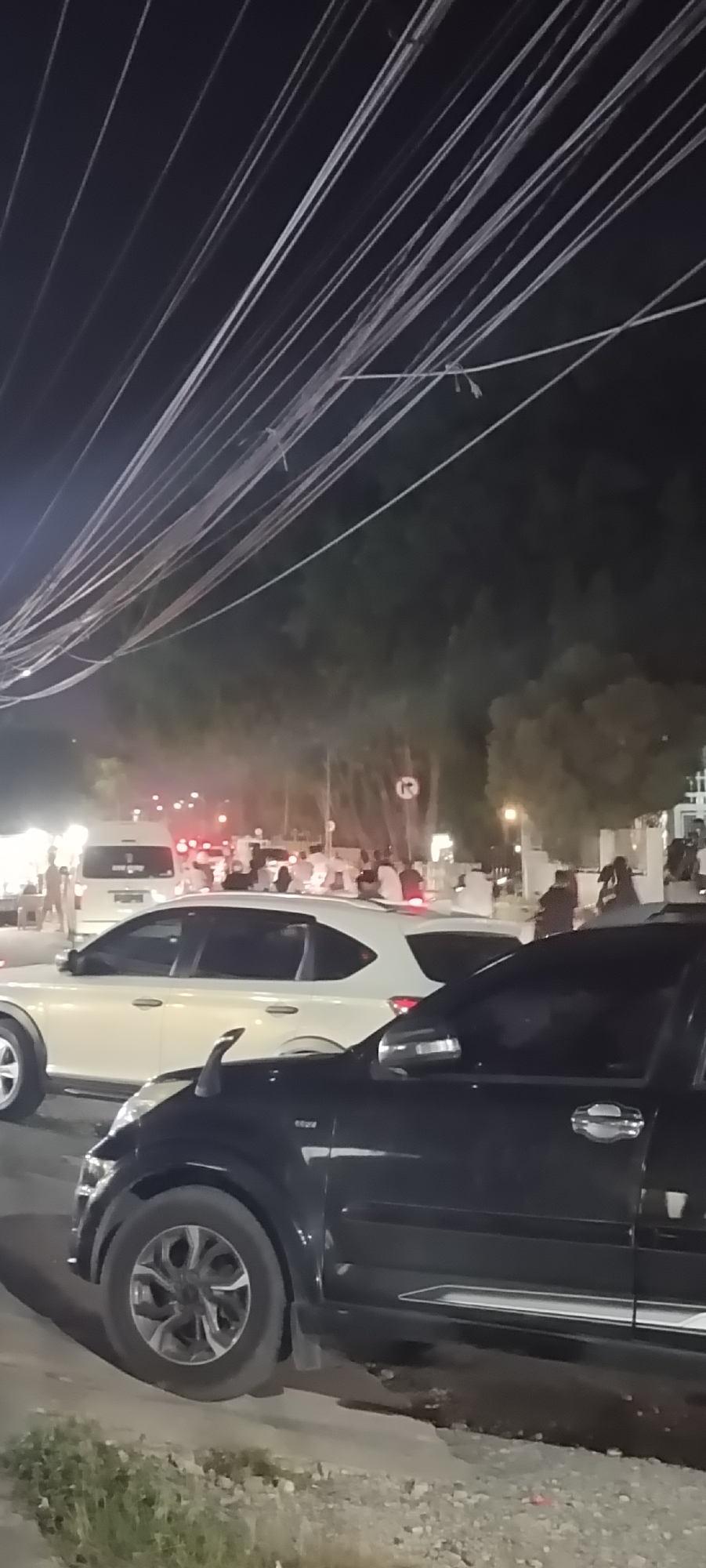 Traffic congestion, police response documented in Lhokseumawe, Indonesia