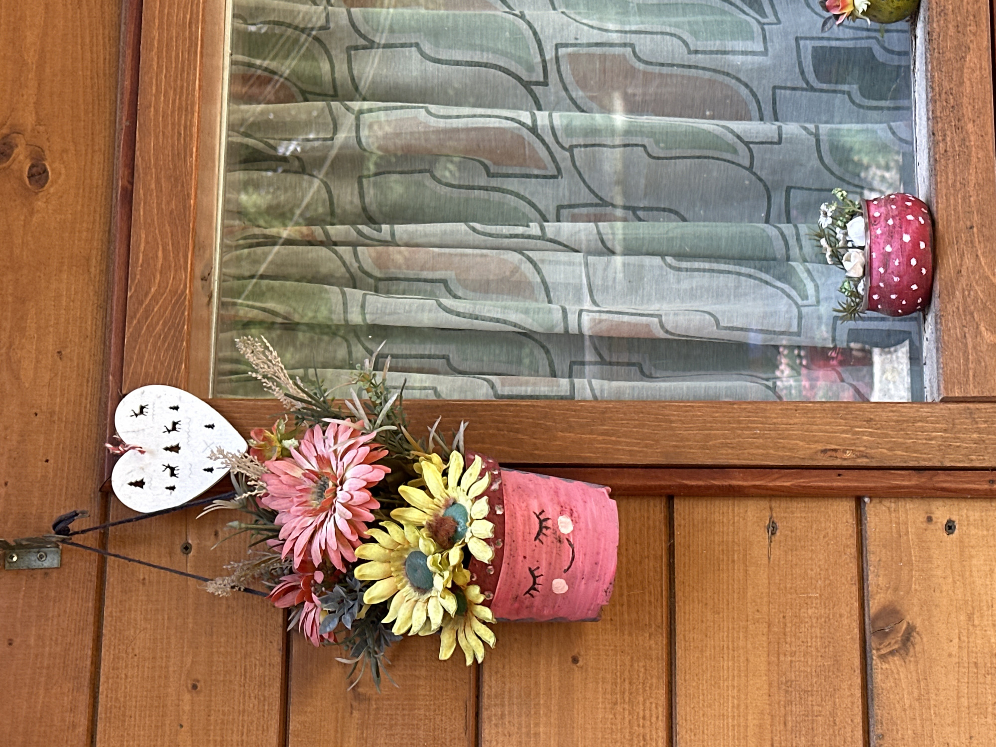 Rustic cabin details and garden decor in Borno, Italy