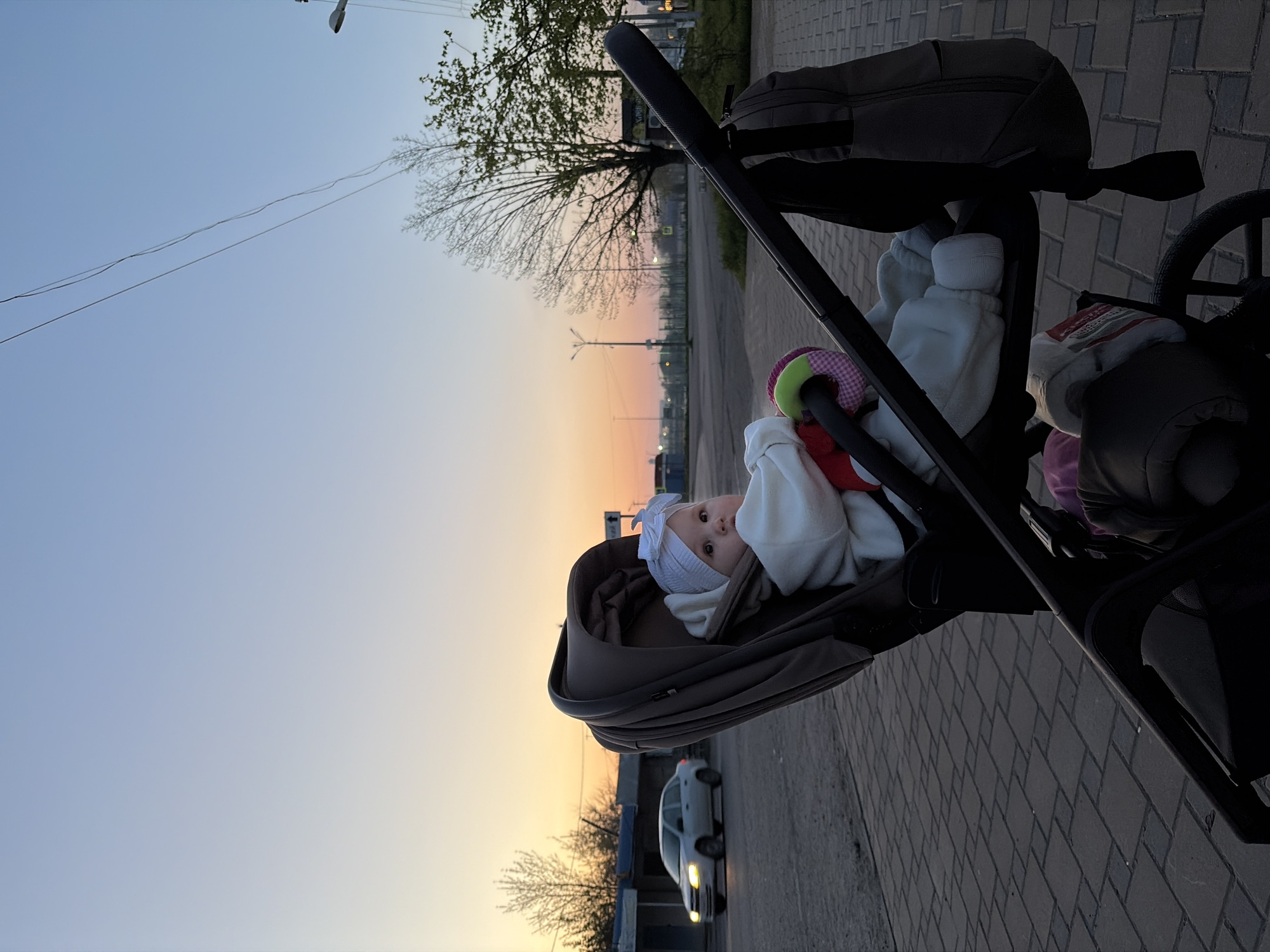 Evening stroll and selfies captured in Novopokrovskaya, Russia
