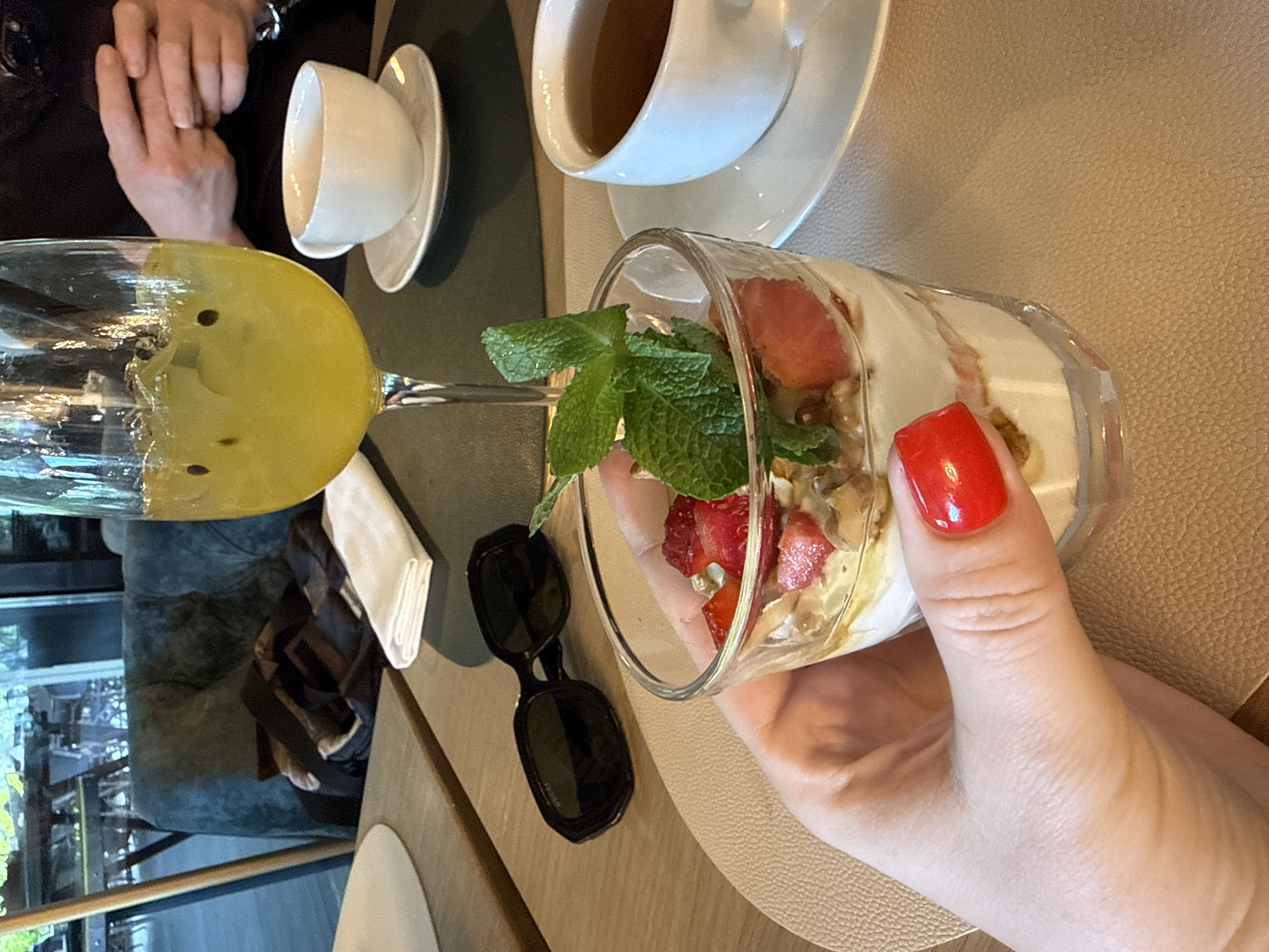 Ordinary afternoon moments captured across Moscow restaurants and streets