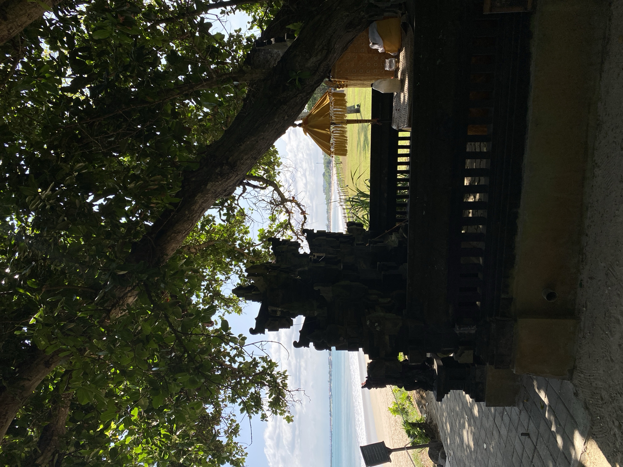 Morning coastal resort activity documented in Kuta Selatan